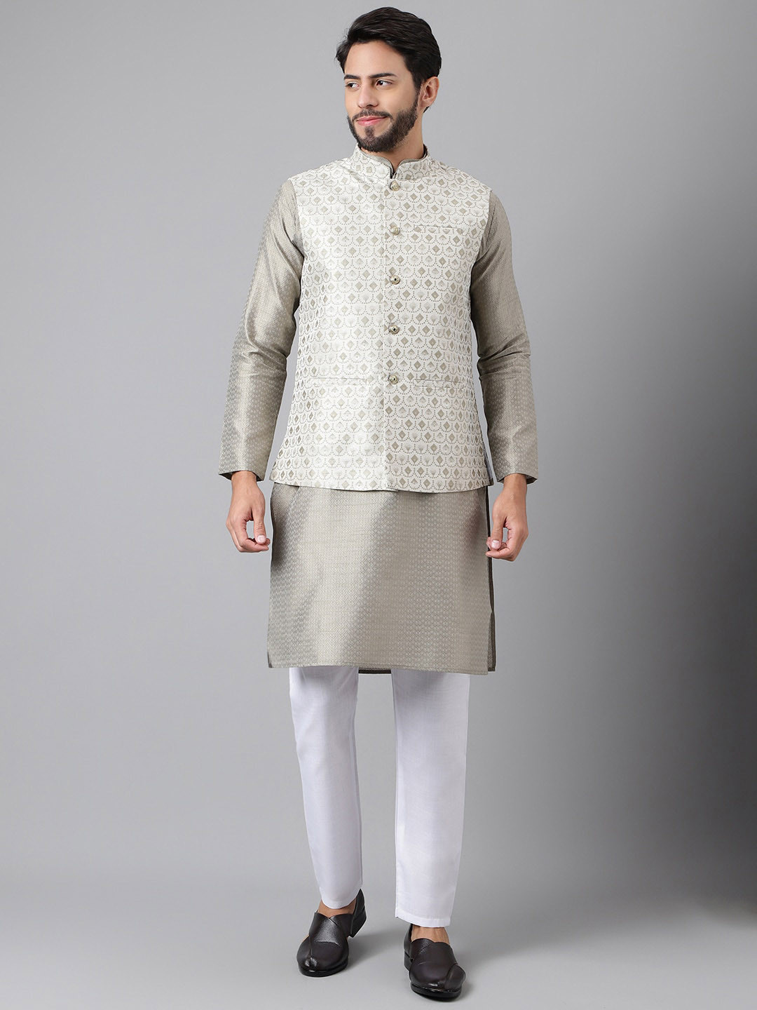 

Sangria Mandarin Collar Kurta With Pyjama & Nehru Jacket, Grey
