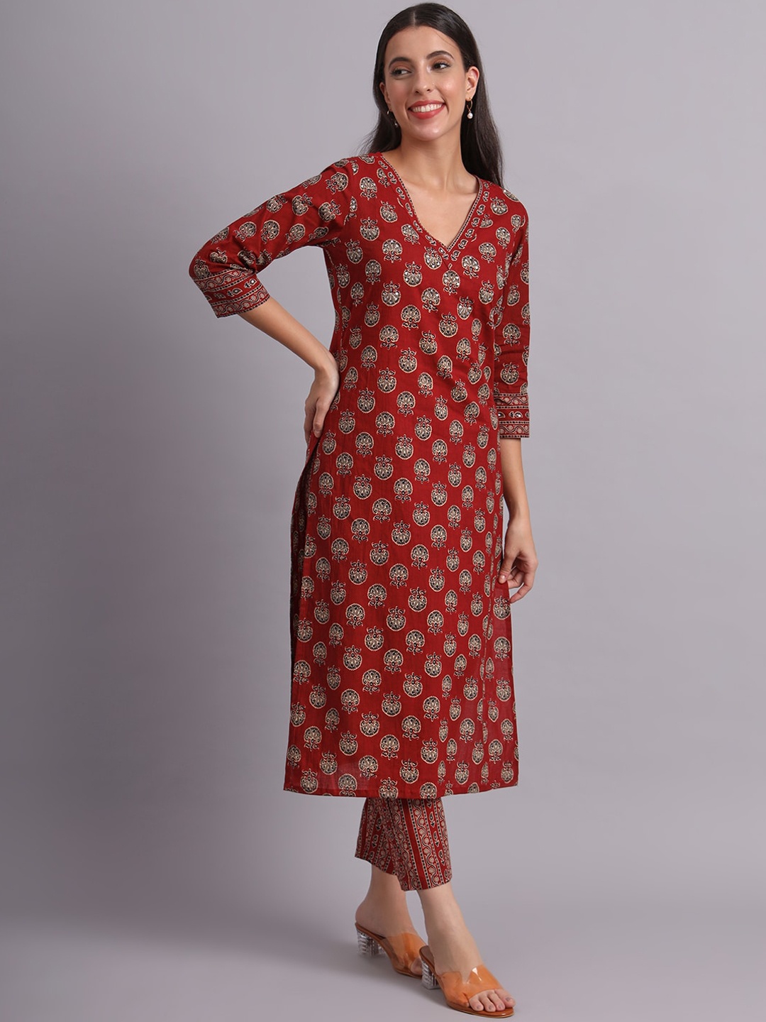 

DECKEDUP Floral Printed Sequinned Kurta with Trousers, Maroon