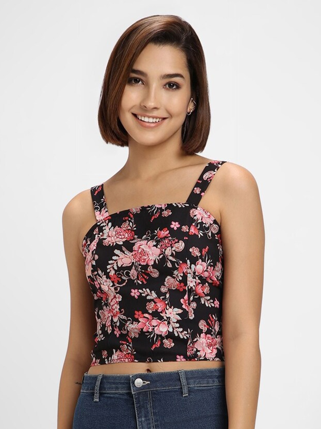 

FOREVER 21 Floral Printed Shoulder Strap Fitted Crop Top, Black