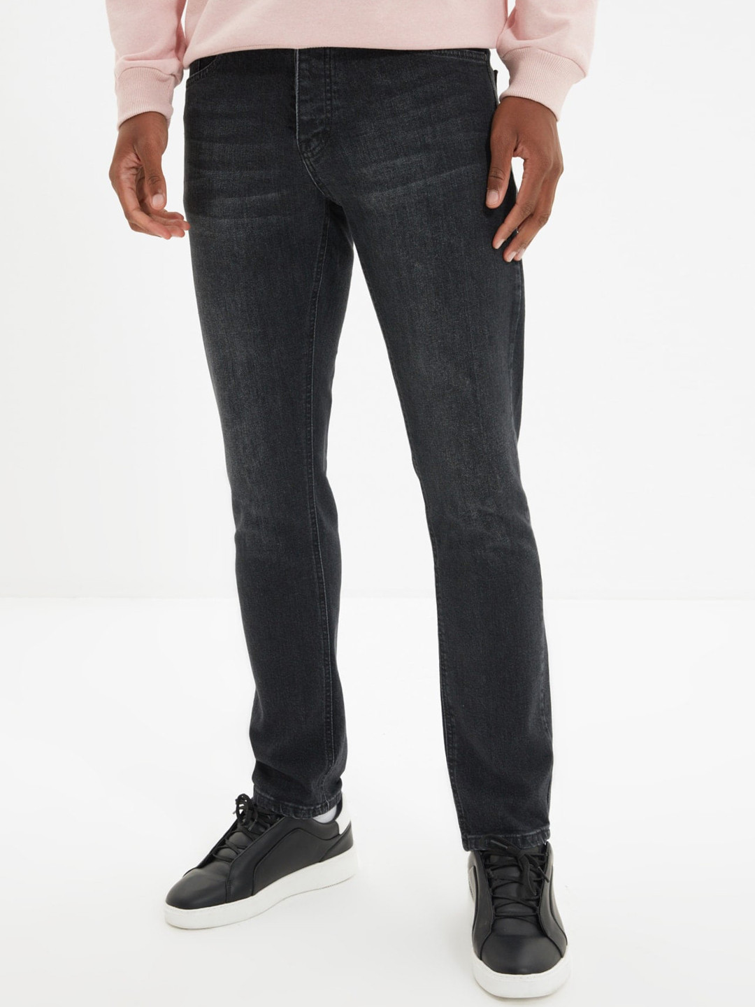 

Trendyol Men Light Fade Mid-Rise Clean Look Regular Fit Stretchable Casual Jeans, Black