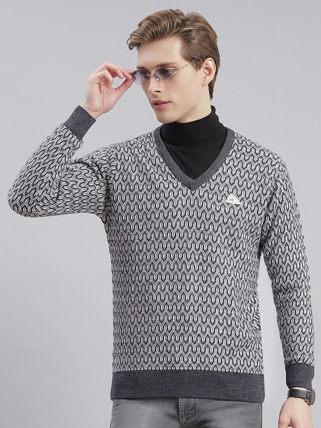 

Monte Carlo Geometric Self Design V-Neck Pullover Sweater, Grey