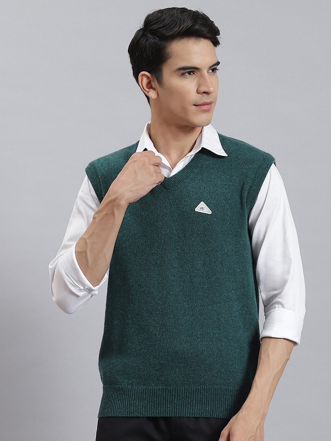 

Monte Carlo V- Neck Ribbed Woollen Sweater Vest, Green