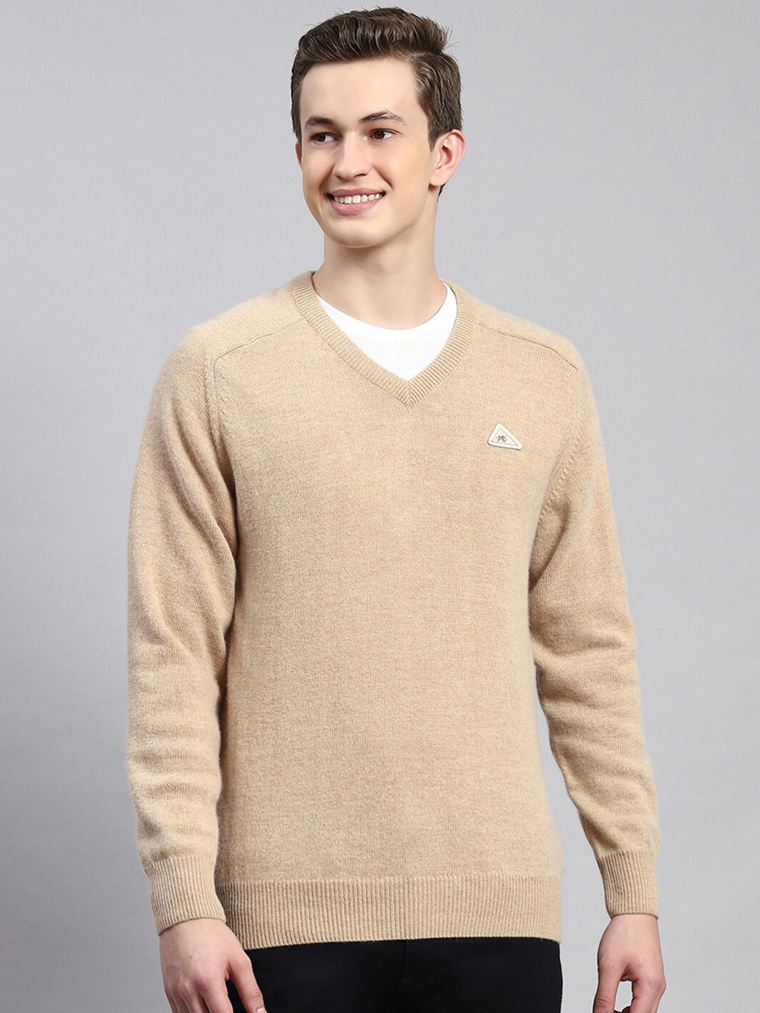 

Monte Carlo V-Neck Woollen Pullover Sweater, Beige