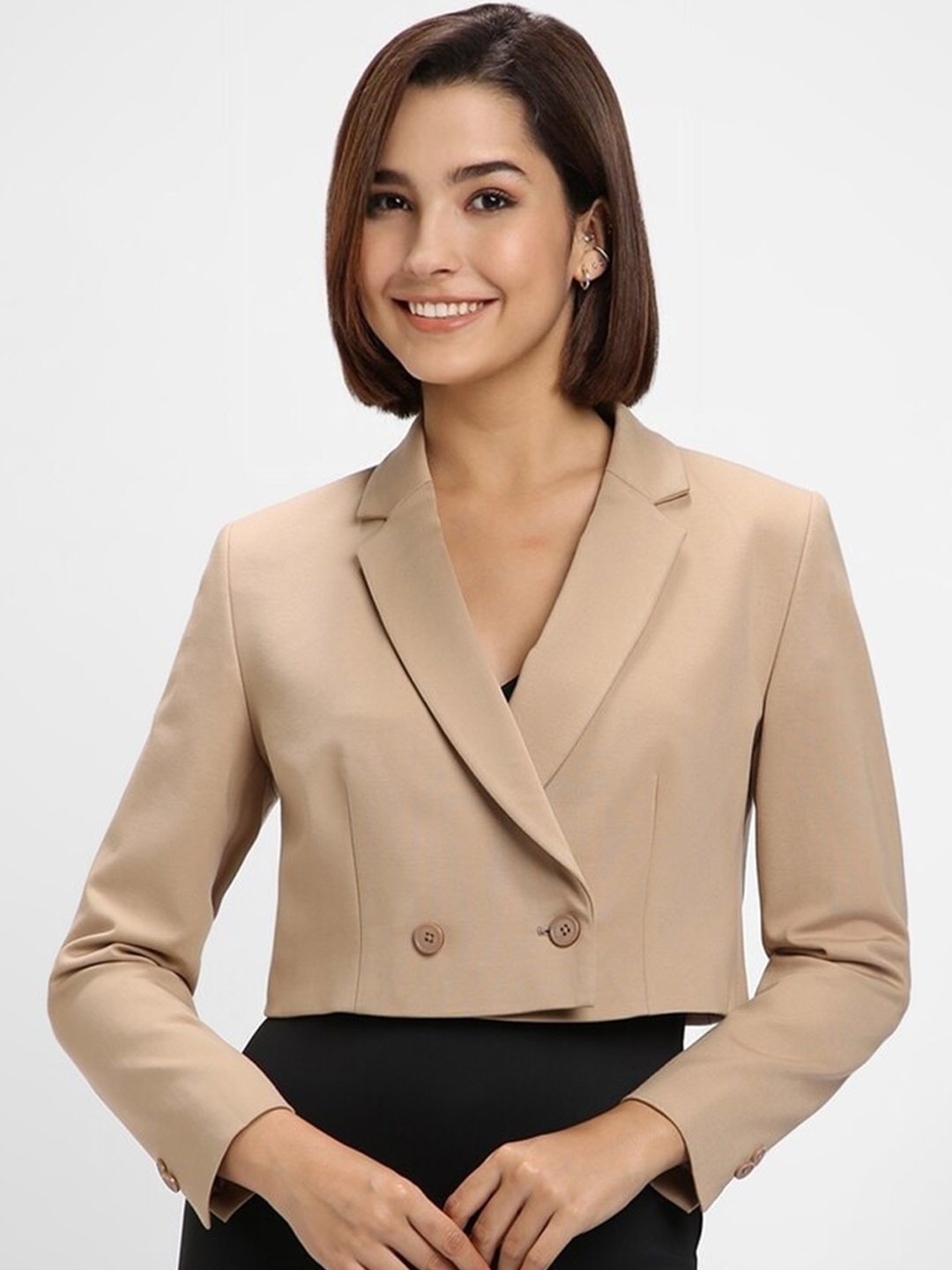 

FOREVER 21 Slim-Fit Notched Lapel Collar Double-Breasted Crop Casual Blazer, Beige