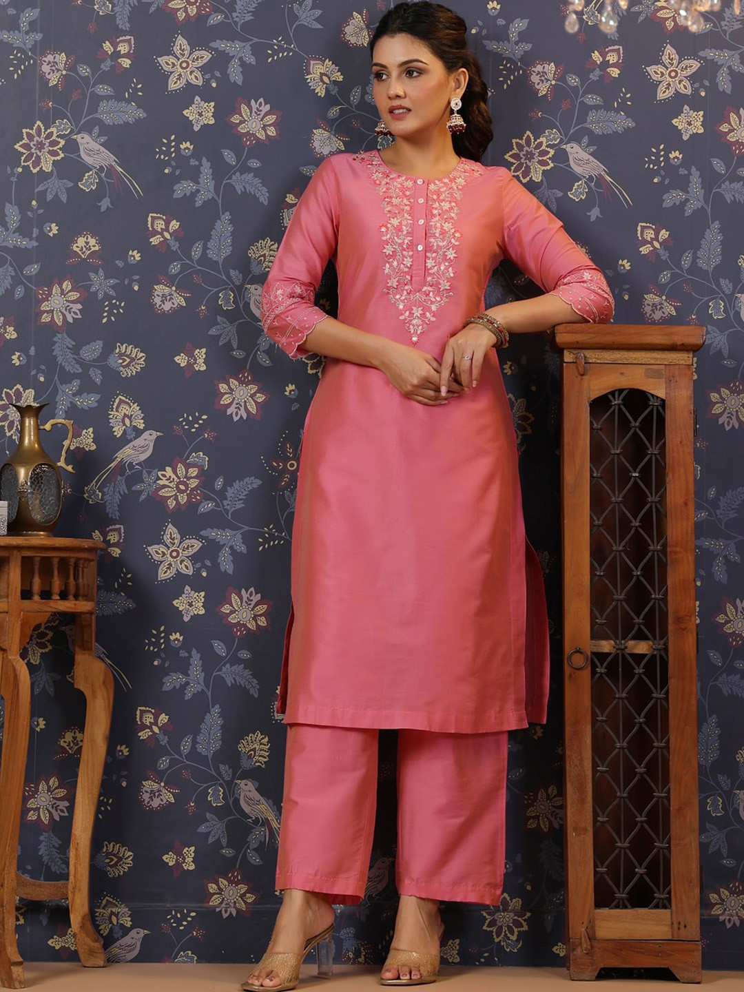 

House of Pataudi Ethnic Motifs Yoke Designed Thread Work Kurta With Trouser Set, Pink