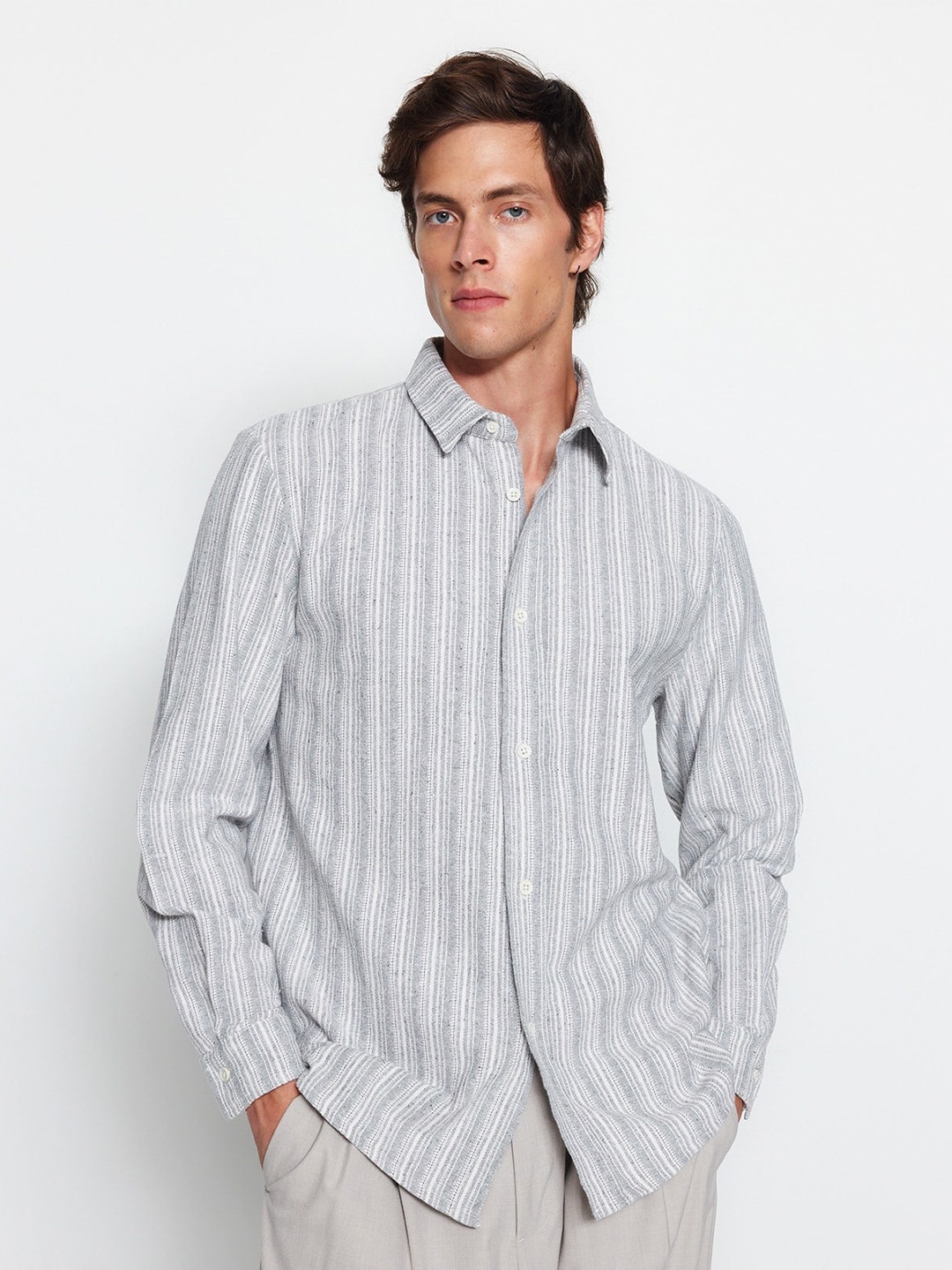 

Trendyol Vertical Stripes Casual Shirt, White