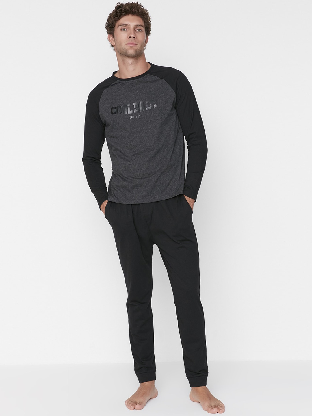 

Trendyol Colourblocked Night suit, Black