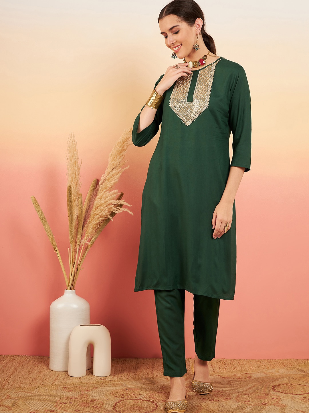 

InWeave Sequin Embellished Regular Straight Kurta with Trousers, Green