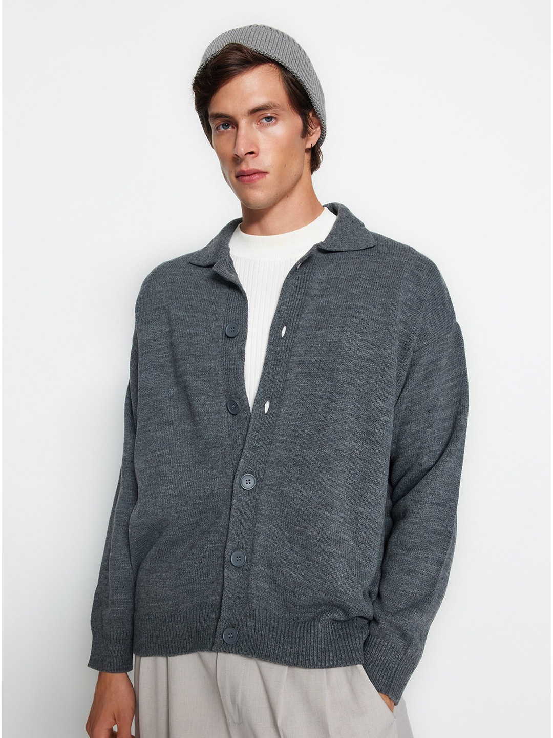 

Trendyol Long Sleeved Acrylic Cardigan Sweater, Grey