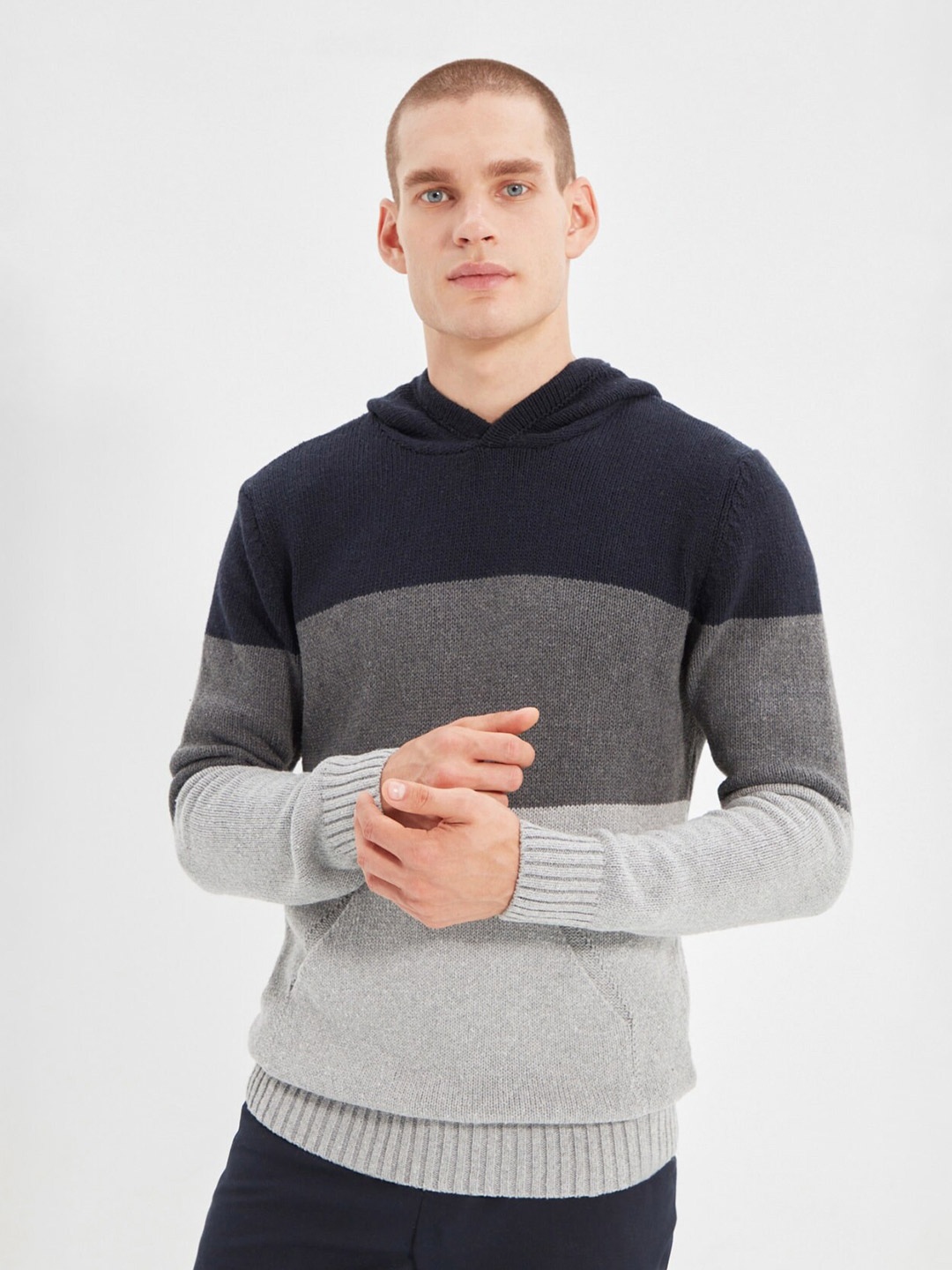 

Trendyol Colourblocked Hooded Pullover, Navy blue