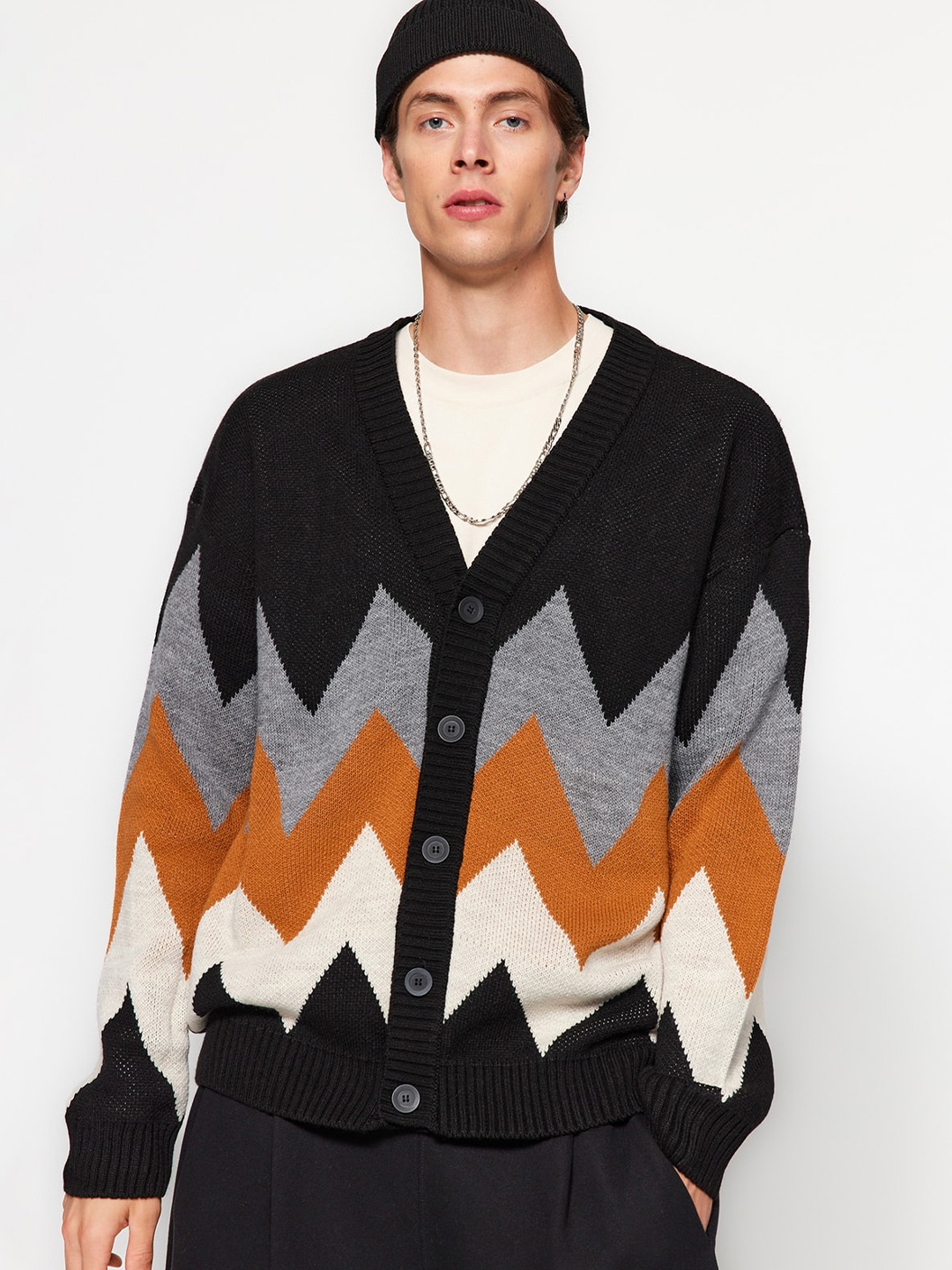 

Trendyol Chevron Printed V-Neck Acrylic Cardigan, Black