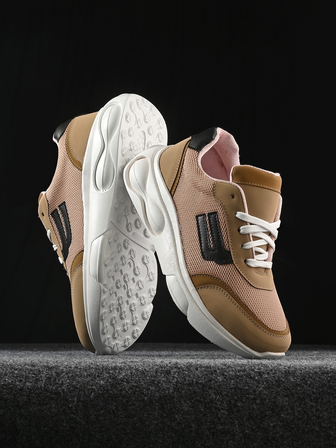 

The Roadster Lifestyle Co. Women Beige & White Textured Lightweight Sneakers