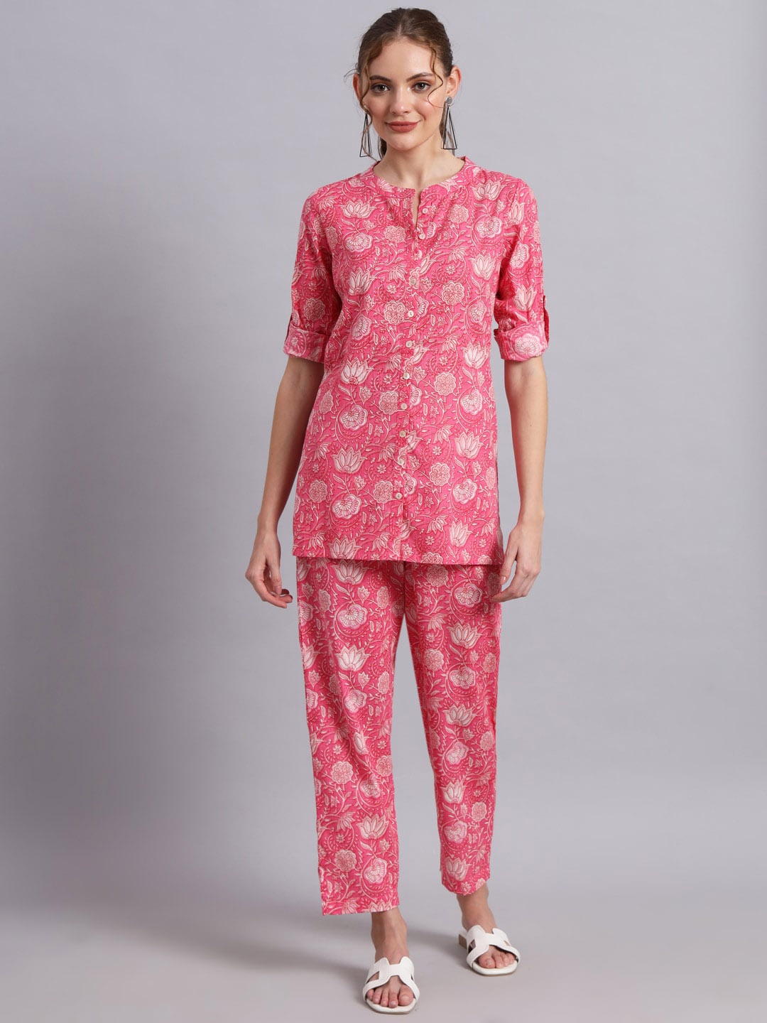 

DECKEDUP Printed Round Neck Shirt With Trousers, Pink