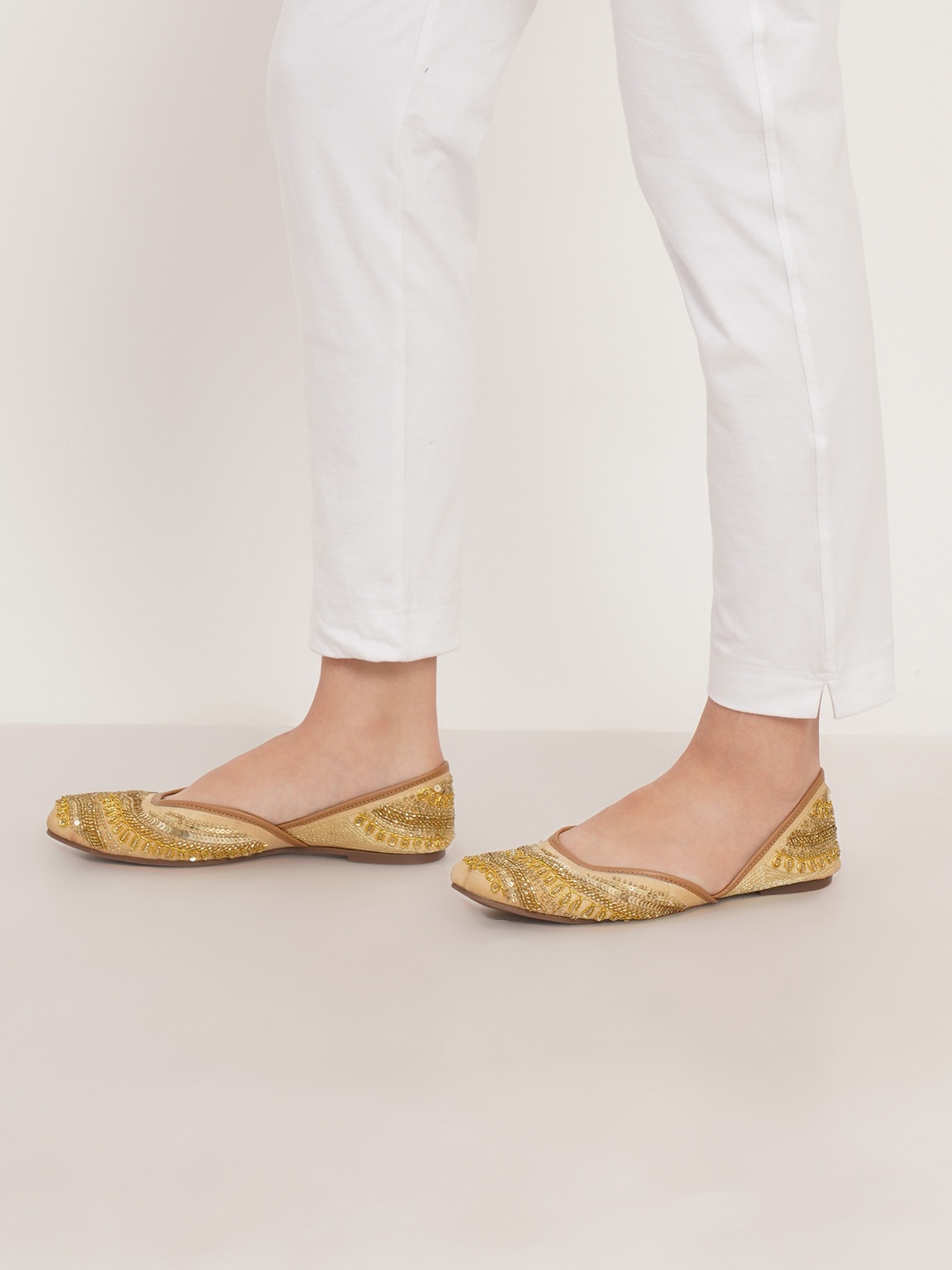 

FABBHUE Ethnic Embellished Mojaris Flats, Gold