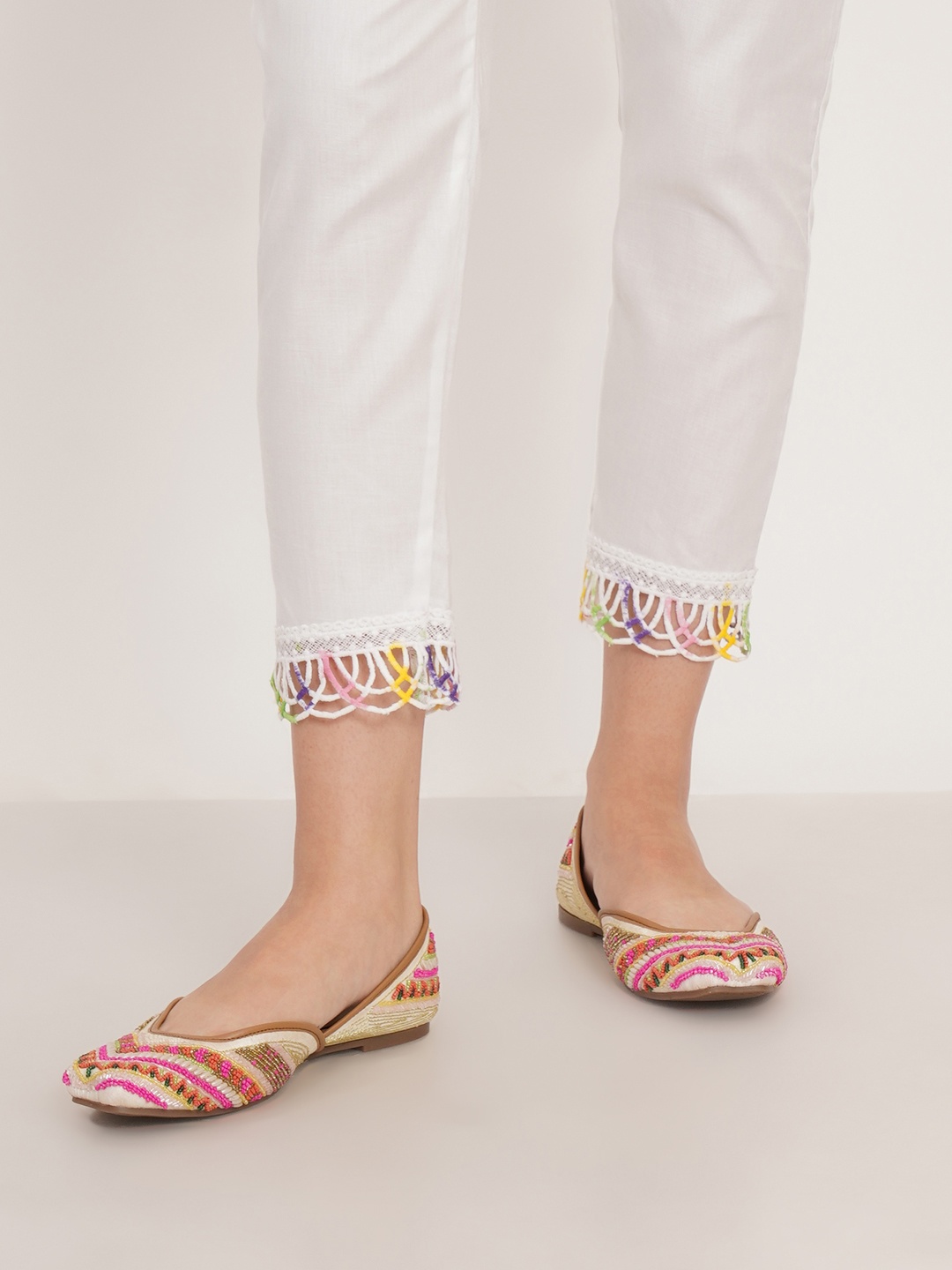 

FABBHUE Embellished Square Toe Ethnic Mojaris, Pink