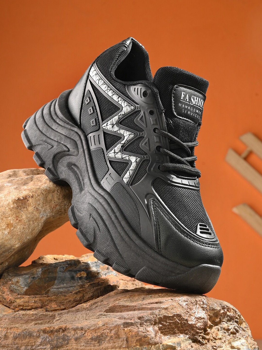 

The Roadster Lifestyle Co. Women Black Mesh Walking Shoes