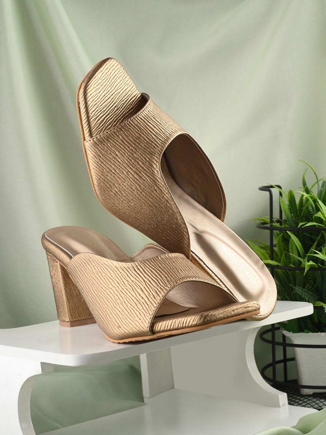 

CLOG LONDON Textured Block Heels, Gold