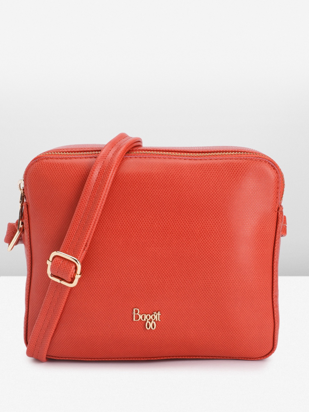 

Baggit Textured Sling Bag, Red