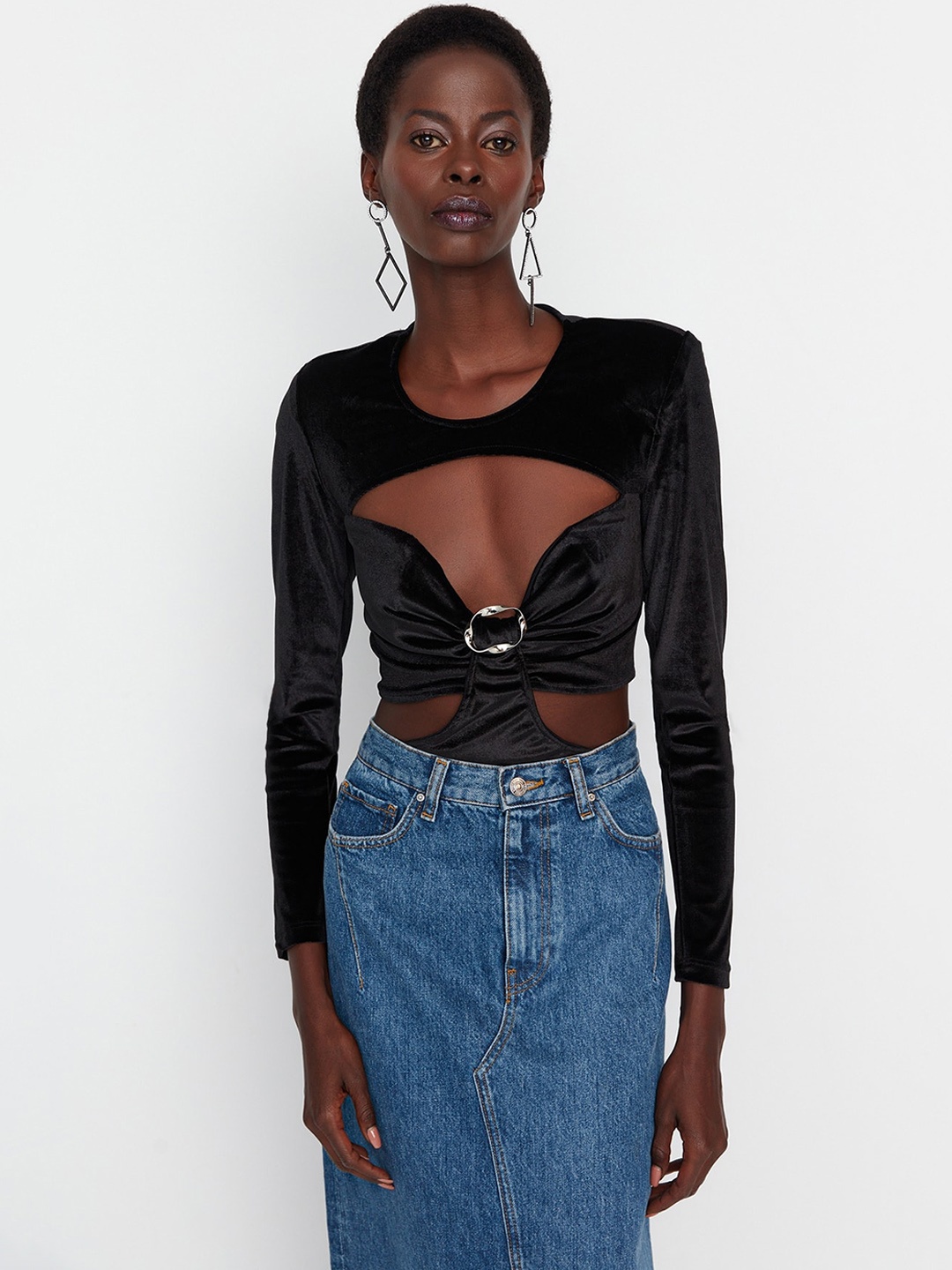 

Trendyol Cut-Out Detailed Bodysuit, Black