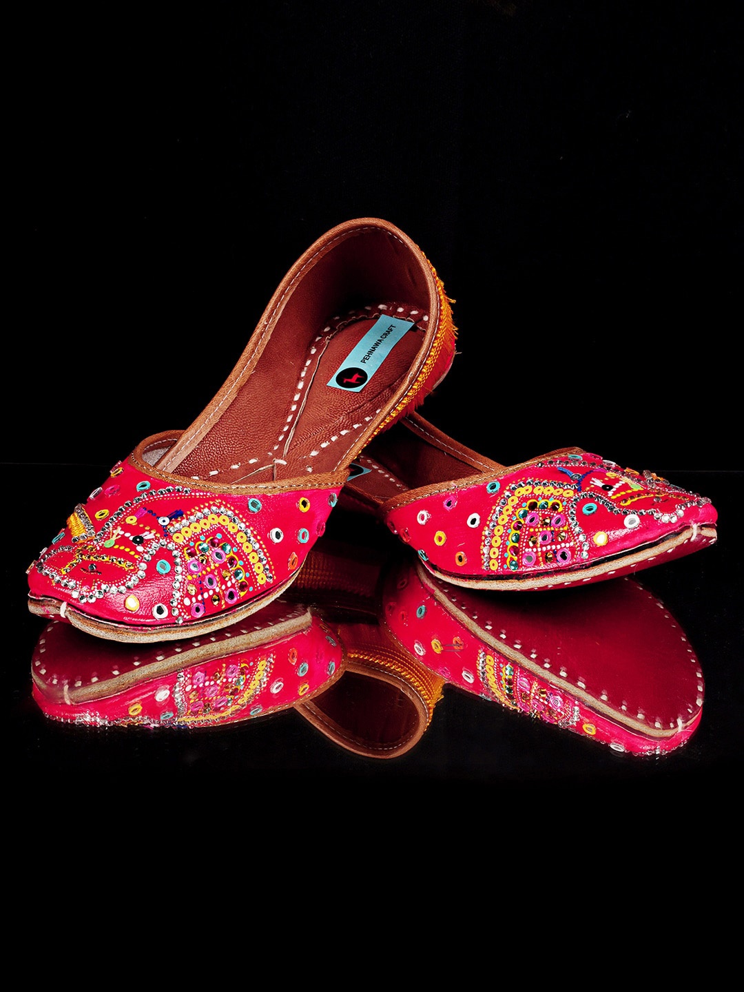 

PehnawaCraft Ethnic Embellished Mojaris, Red