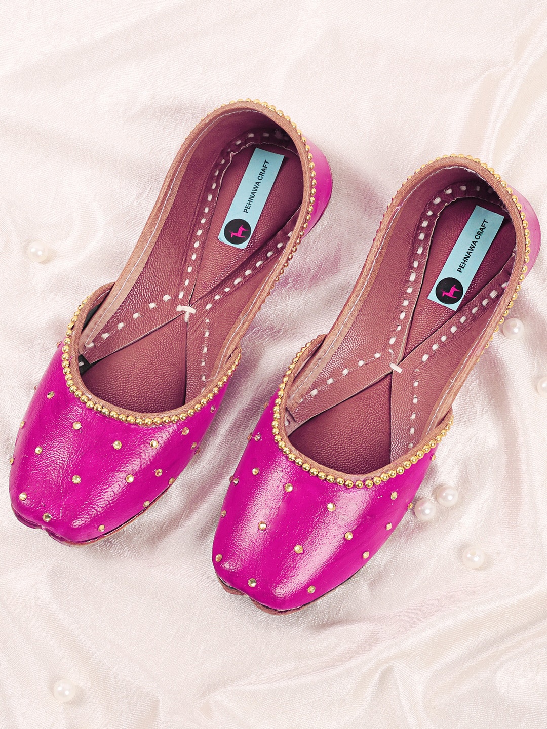 

PehnawaCraft Ethnic Embellished Mojaris, Magenta