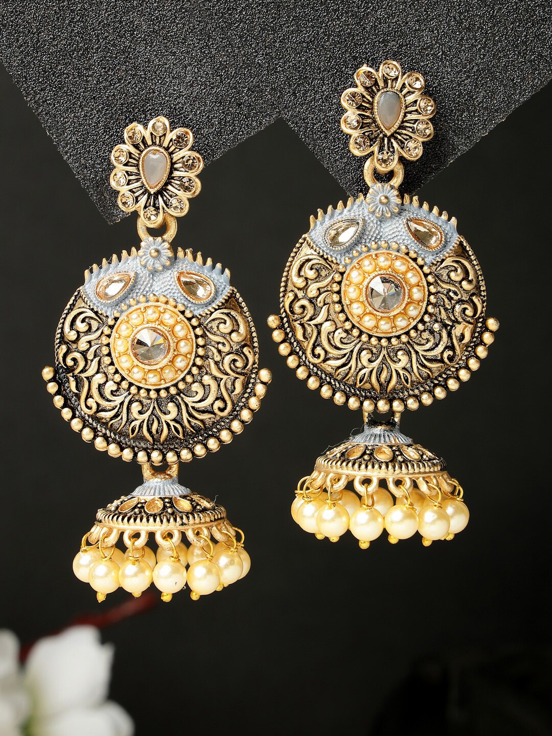 

ADIVA Gold-Plated Kundan-Studdded & Pearl Dome-Shaped Jhumkas Earrings