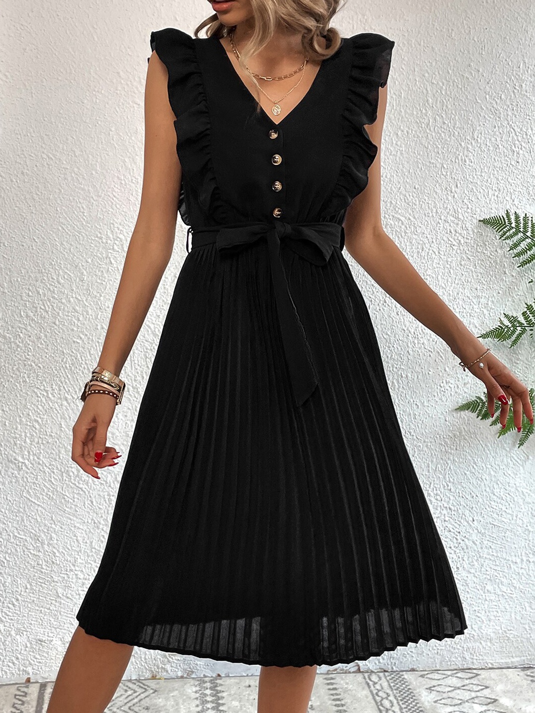 

StyleCast Black V-Neck Accordion Pleated Detailed Fit & Flare Midi Dress With Belt