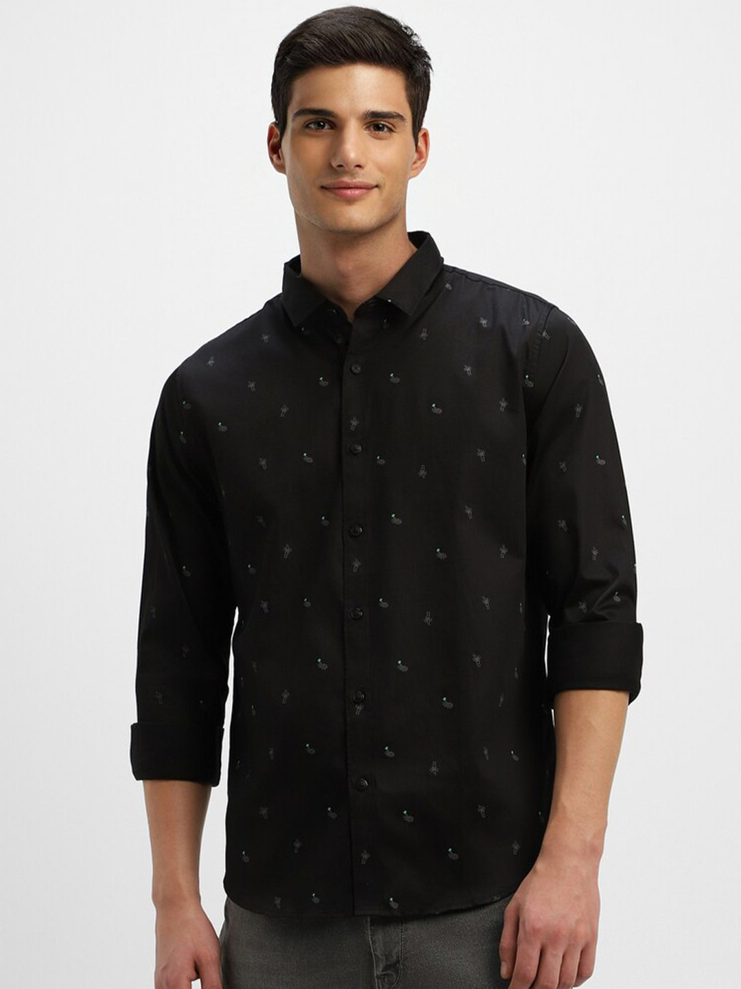 

FOREVER 21 Conversational Printed Casual Shirt, Black