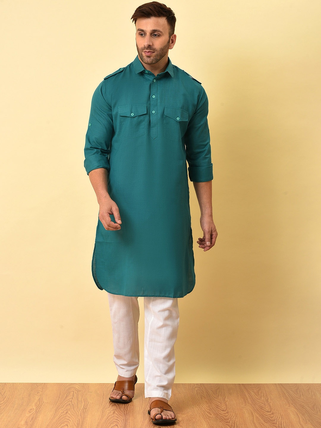 

Vgyaan Woven Design Shirt Collar Regular Kurta with Trouser, Green