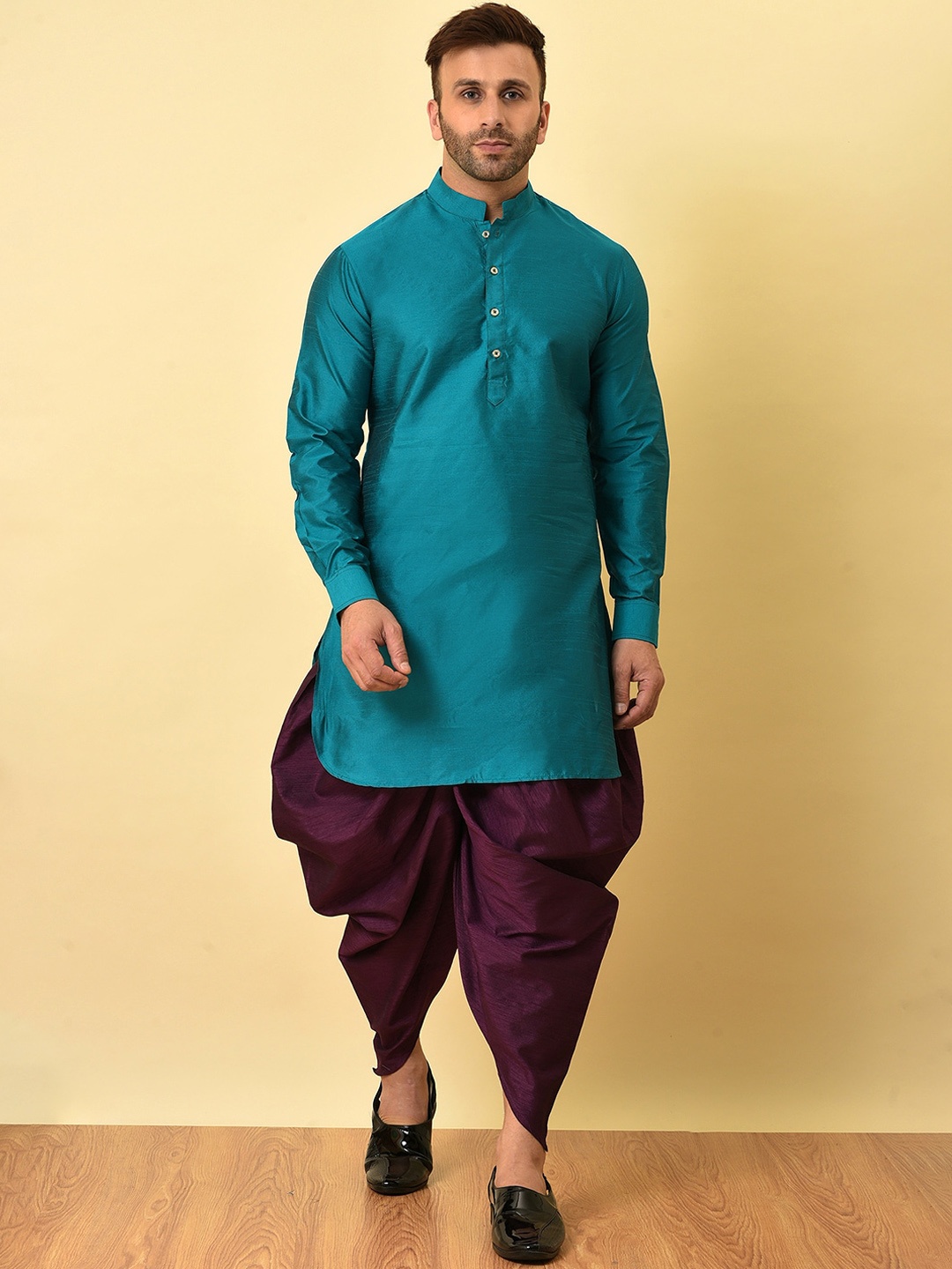 

Vgyaan Woven Design Band Collar Regular Kurta with Dhoti Pants, Green