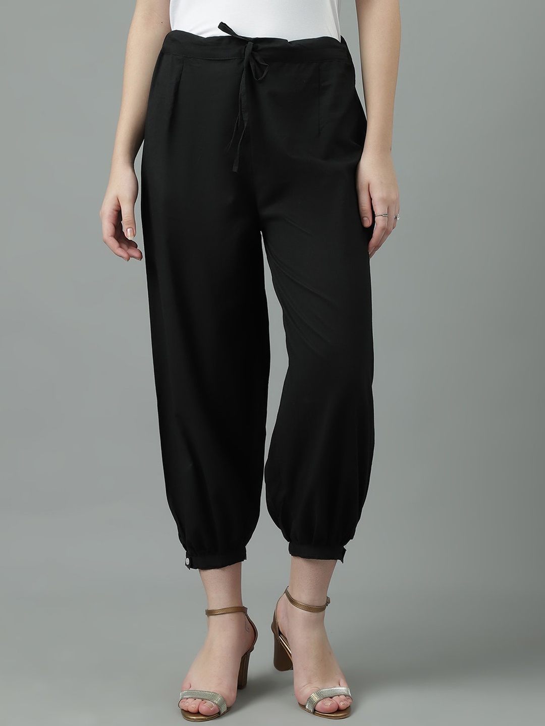 

Sringam Relaxed Mid-Rise Cropped Joggers, Black