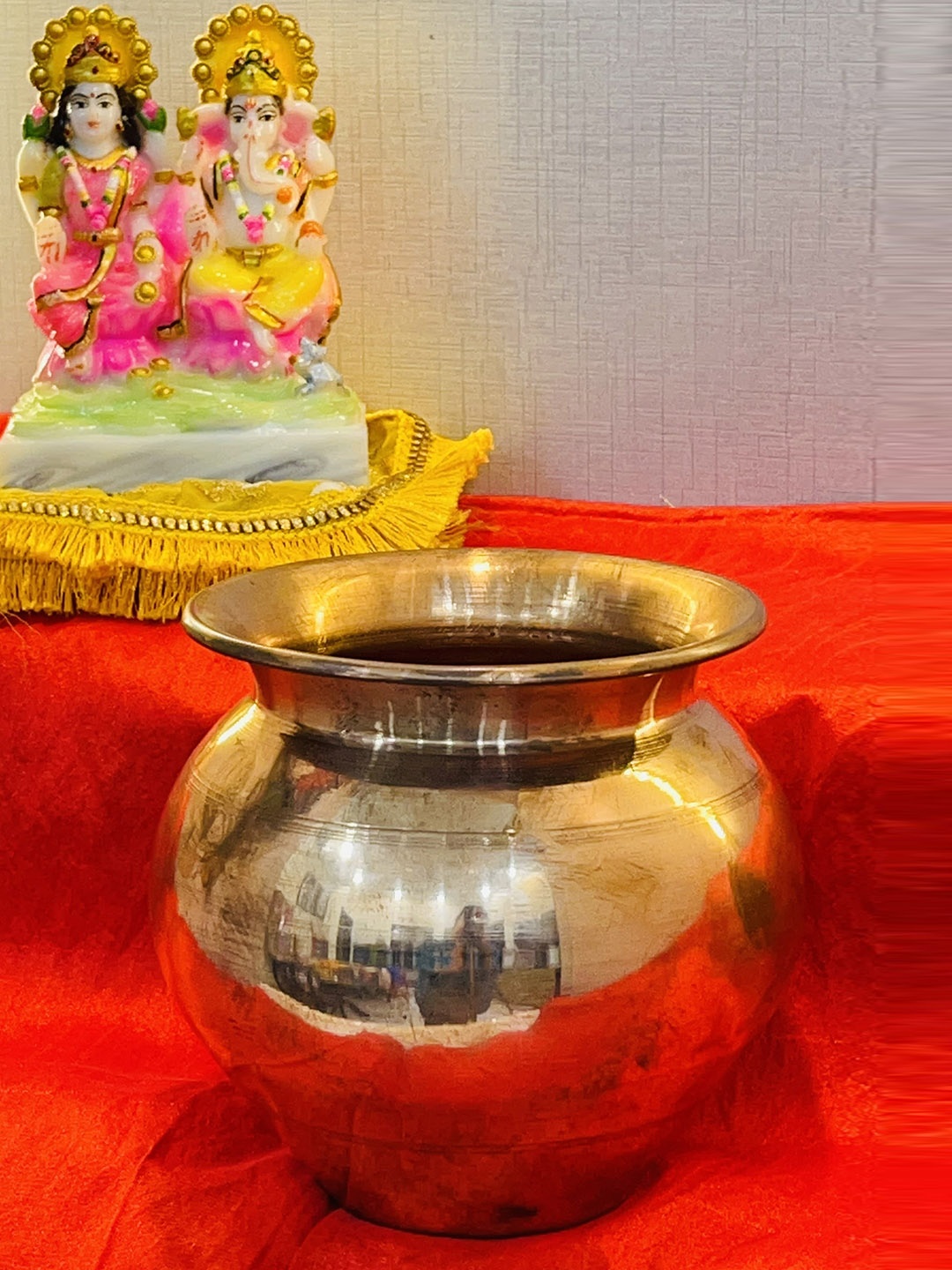 

Akaar Gold Toned Big Metal Kalash