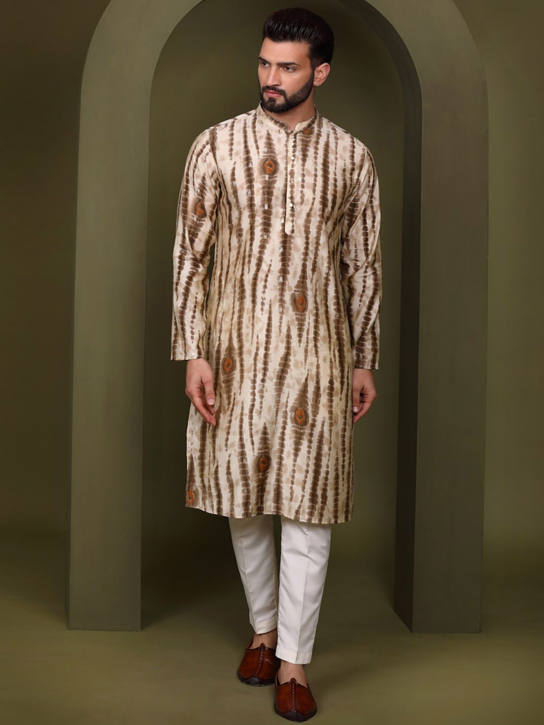 

Sangria Ethnic Motifs Printed Mandarin Collar Straight Kurta, Beige