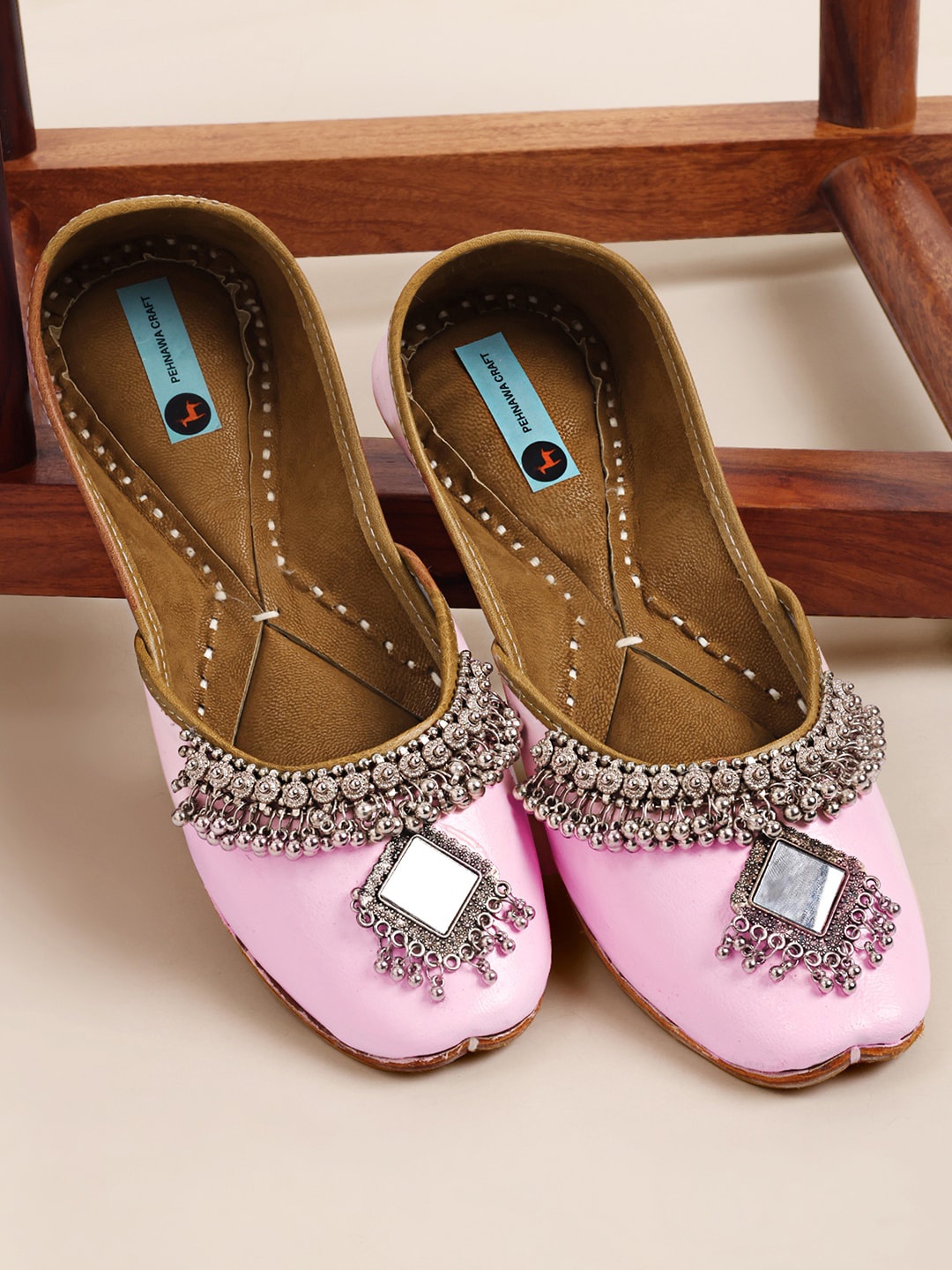 

PehnawaCraft Embellished Leather Mojaris, Pink