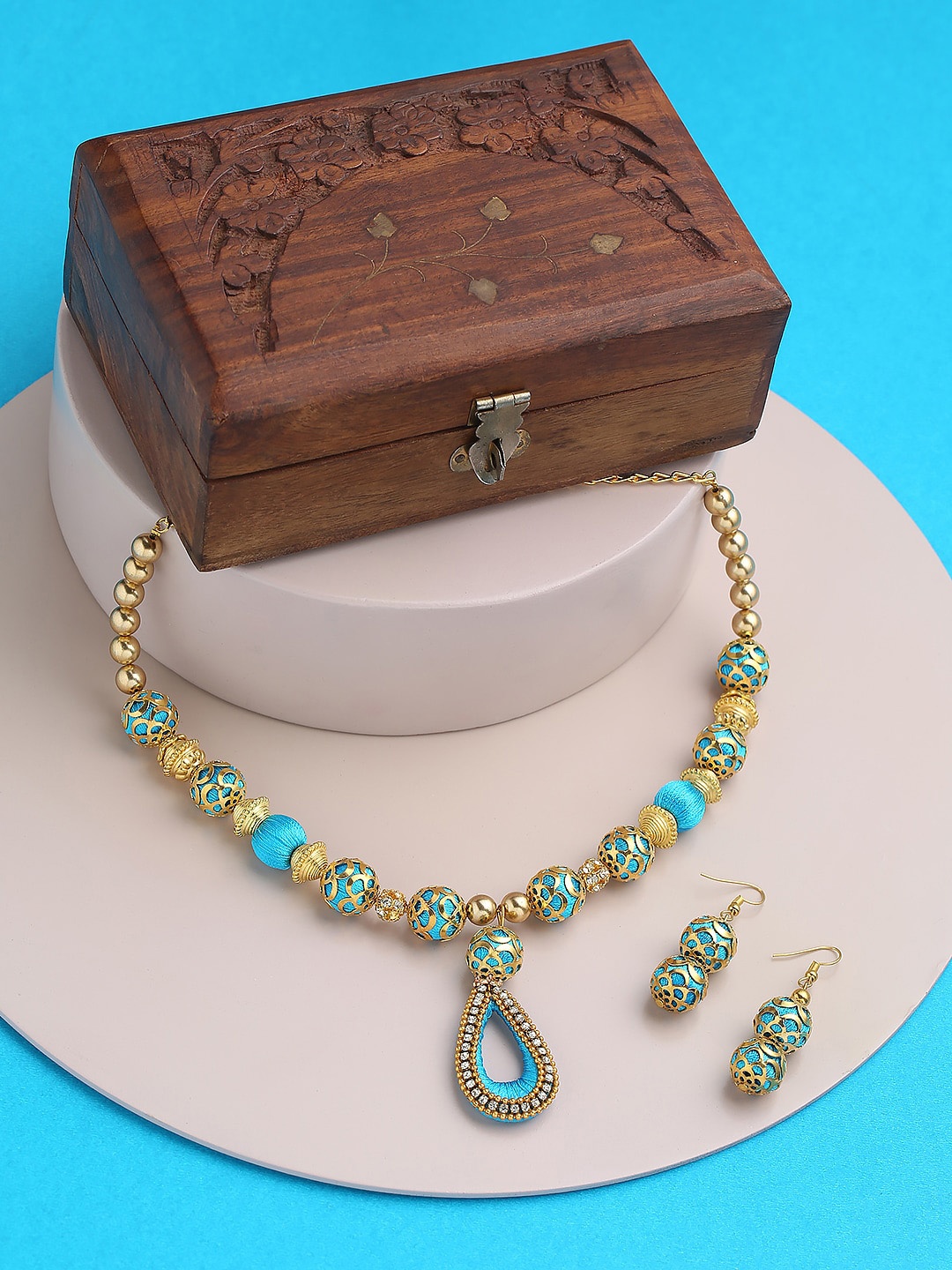 

AKSHARA Gold-Plated Stone Studded & Pearl Beaded Jewellery Set, Blue