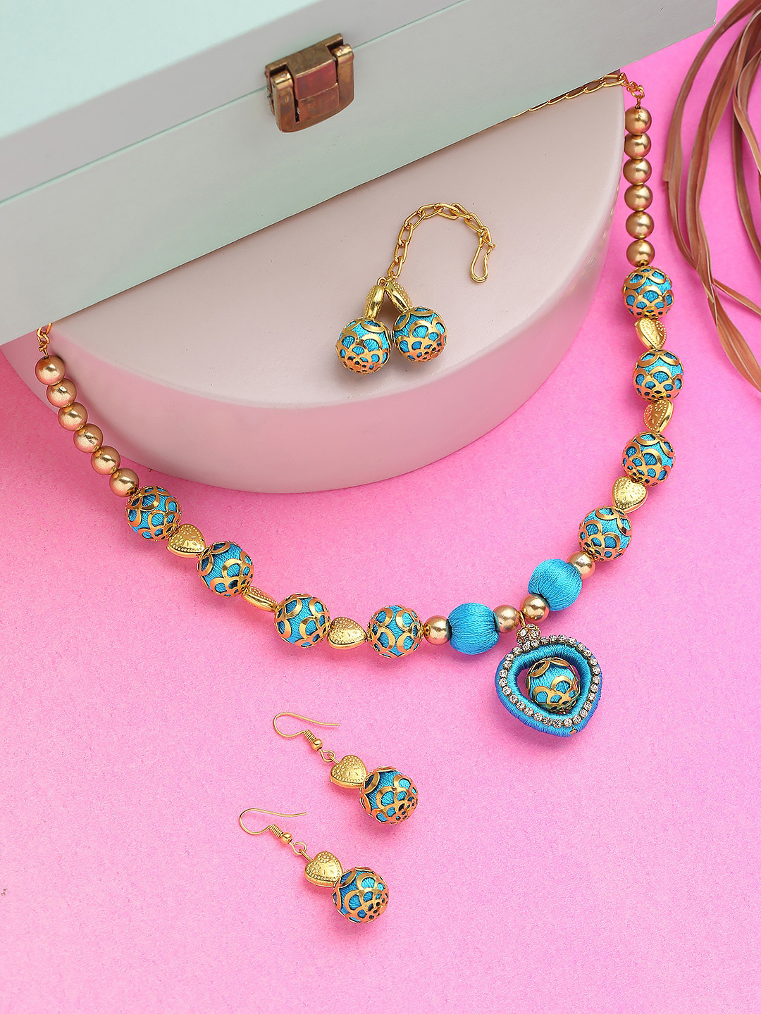 

AKSHARA Gold-Plated Stone Studded & Pearl Beaded Necklace & Earrings With Maang Tika