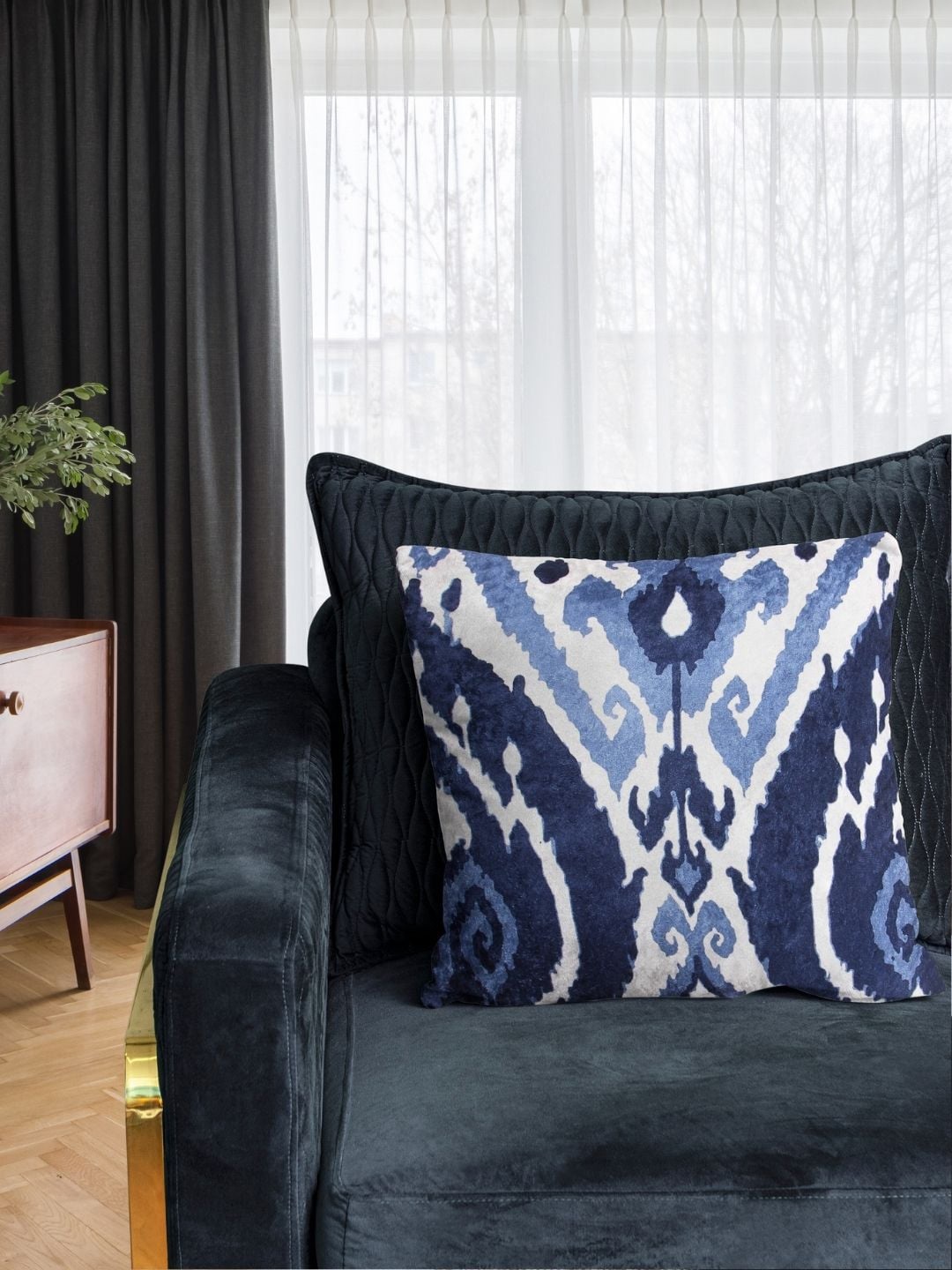 

Tasseled Home Delft Blue & White Ethnic Motifs Printed Velvet Square Cushion Cover