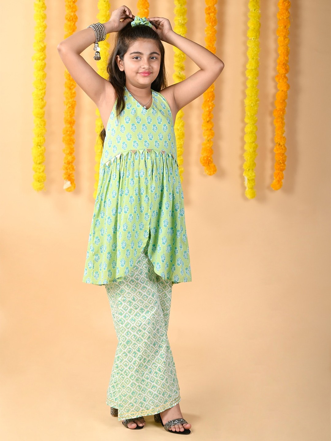 

Budding Bees Girls Pure Cotton Printed Kurta with Palazzos, Green