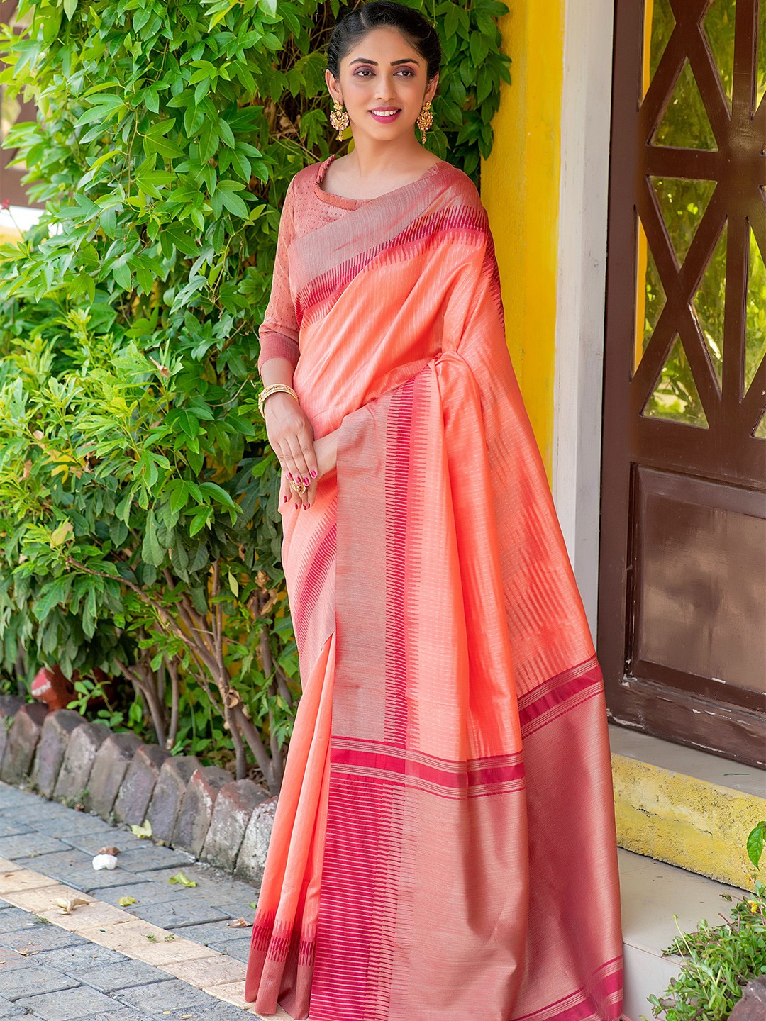 

VISHNU WEAVES Woven Design Kantha Work Zari Saree, Orange