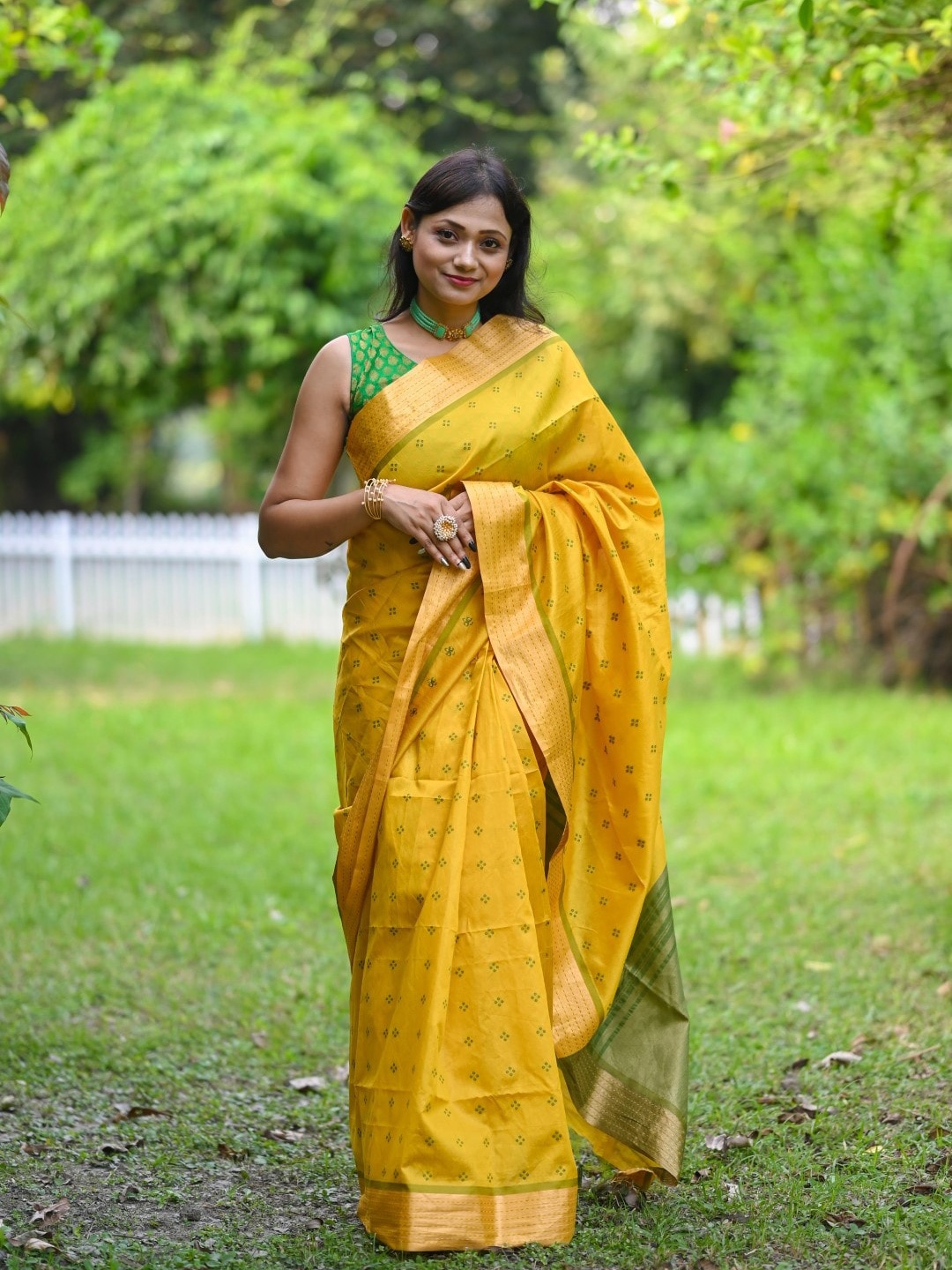 

VISHNU WEAVES Ethnic Motif Woven Design Zari Saree, Yellow