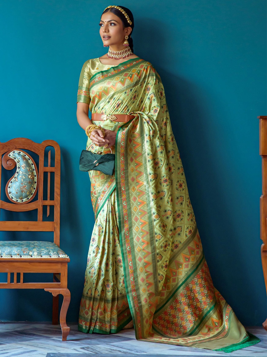 

VISHNU WEAVES Woven Design Zari Pure Silk Patola Saree, Lime green