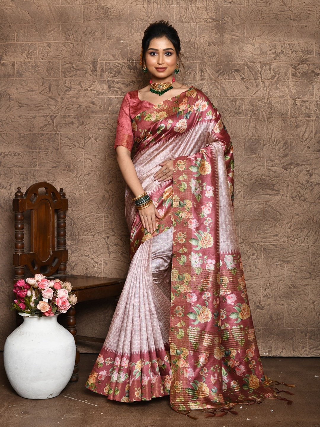 

VISHNU WEAVES Floral Printed Silk Cotton Saree, Pink