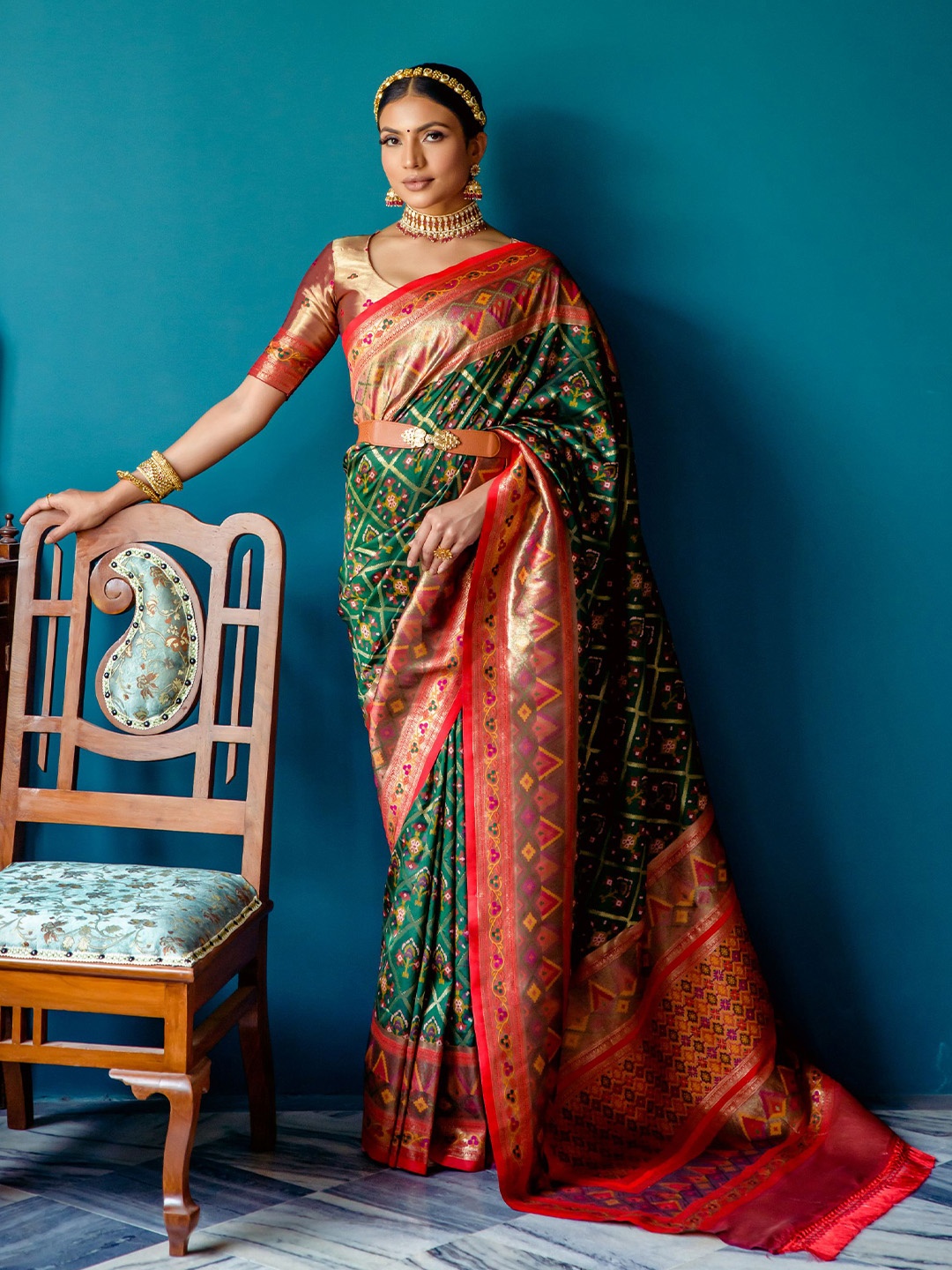

VISHNU WEAVES Ethnic Motifs Woven Design Zari Pure Silk Patola Saree, Green