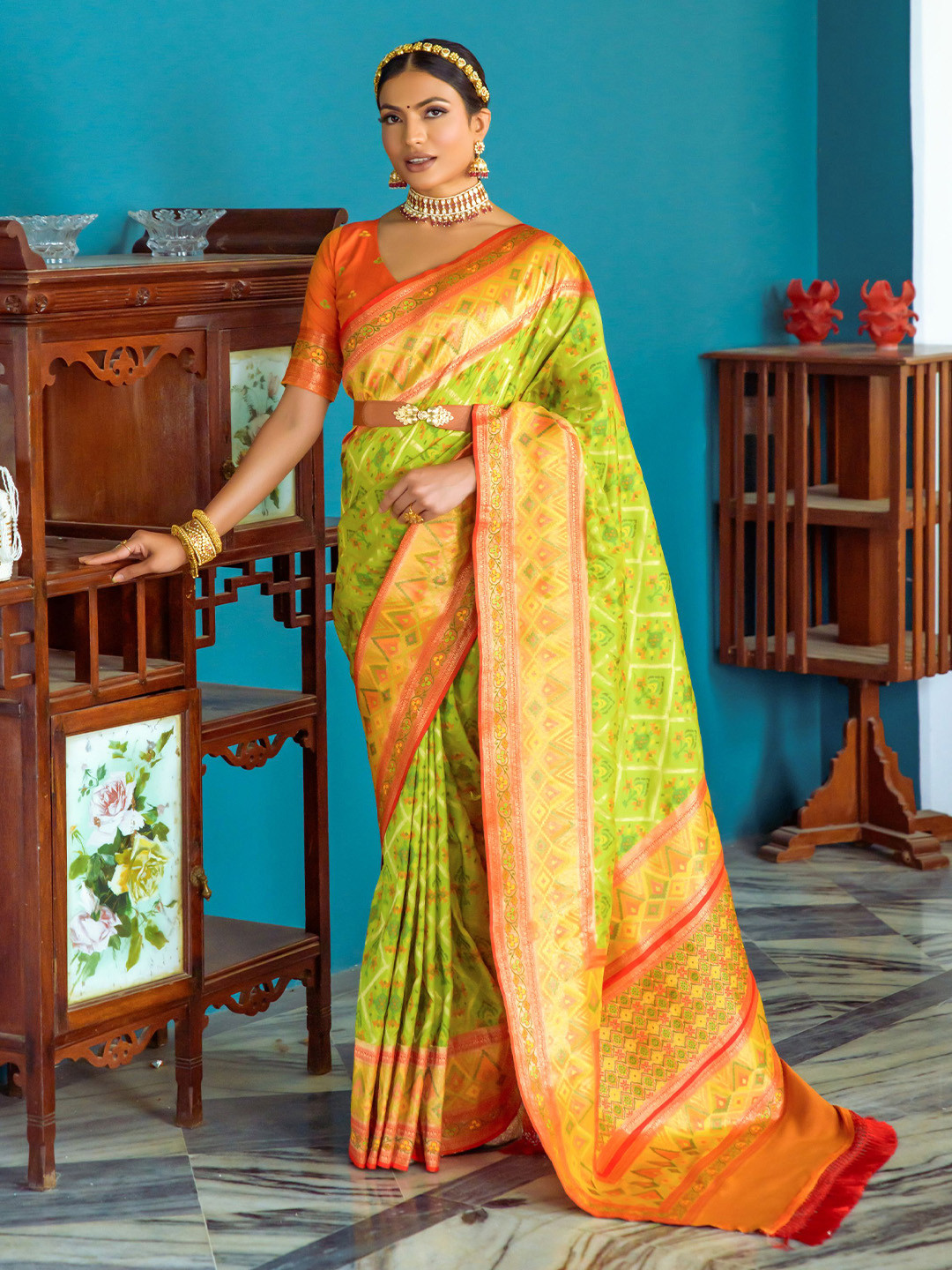 

VISHNU WEAVES Woven Design Zari Pure Silk Patola Saree, Coral