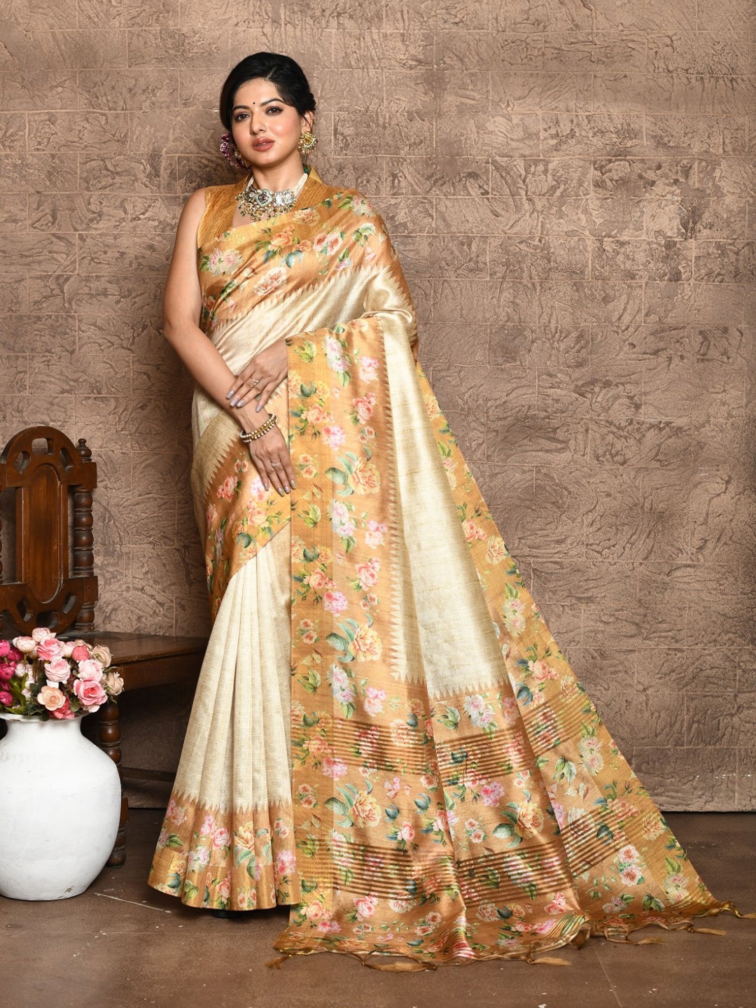 

VISHNU WEAVES Floral Printed Pure Silk Saree, Mustard