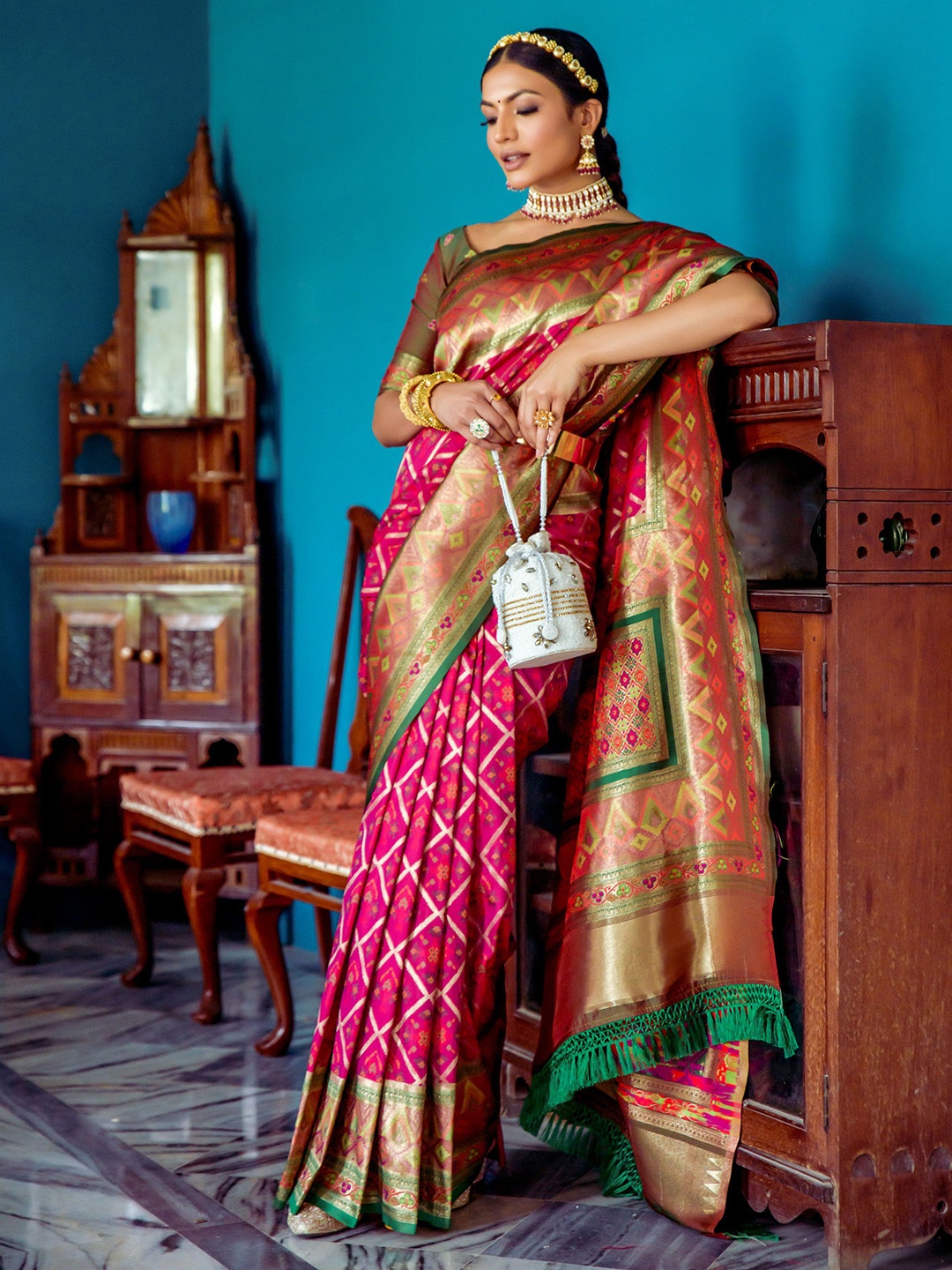 

VISHNU WEAVES Ethnic Motifs Woven Design Zari Pure Silk Patola Saree, Pink