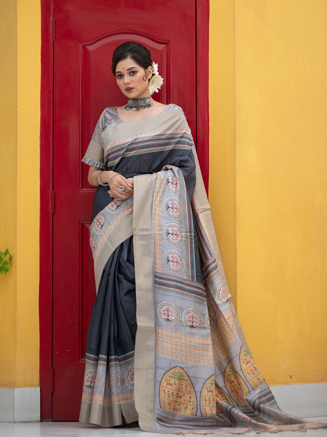 

VISHNU WEAVES Printed Zari Jute Silk Tussar Saree, Grey