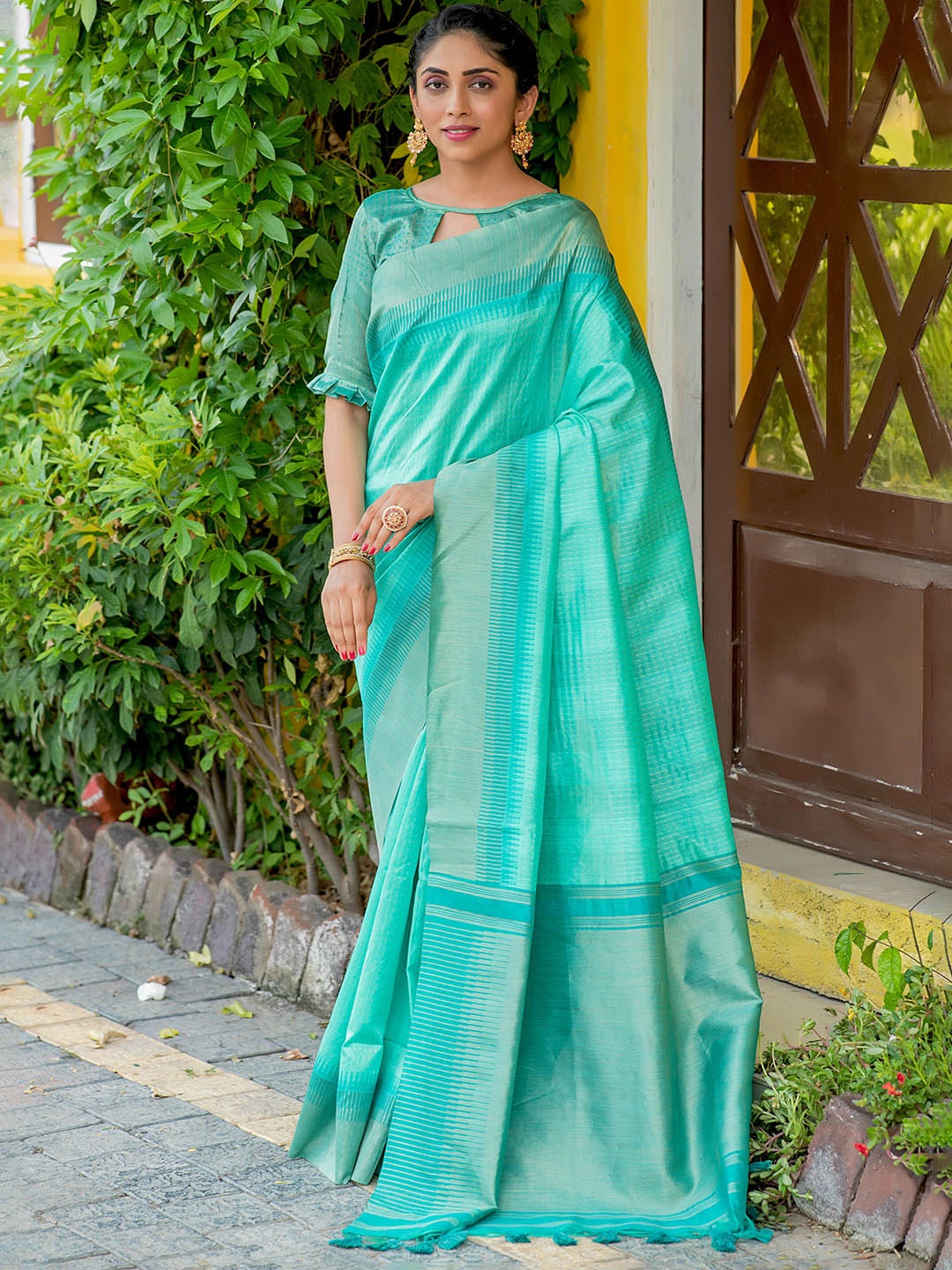 

VISHNU WEAVES Woven Design Zari Silk Blend Saree, Sea green