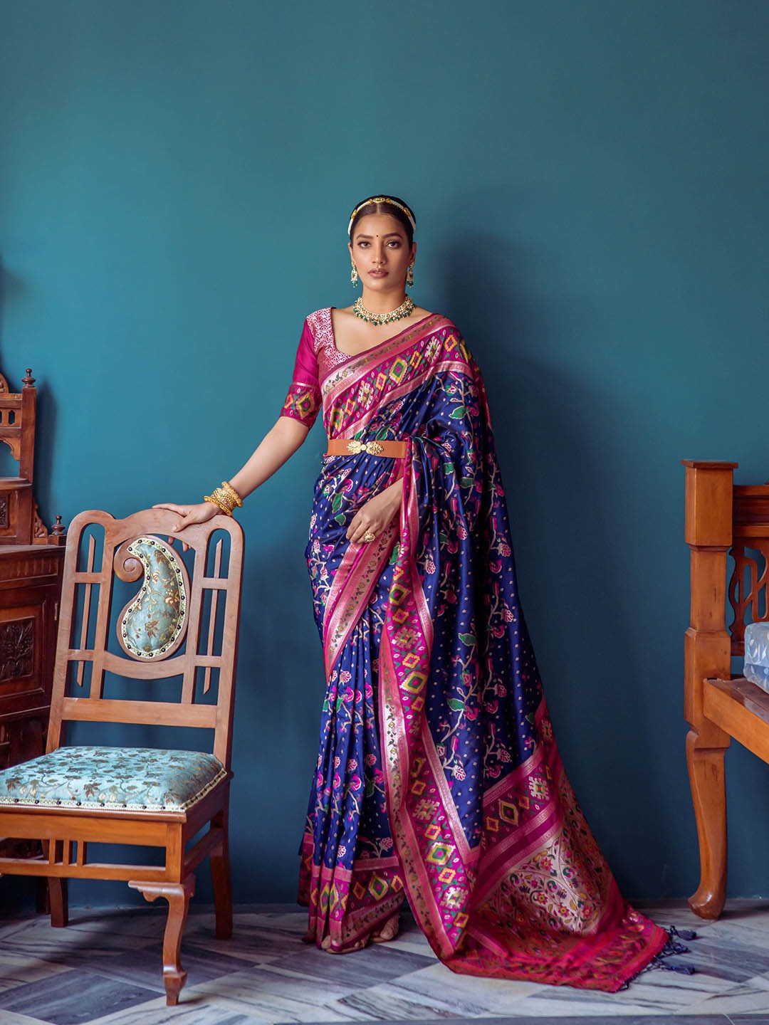 

VISHNU WEAVES Ethnic Motif Woven Design Zari Pure Silk Paithani Saree, Navy blue
