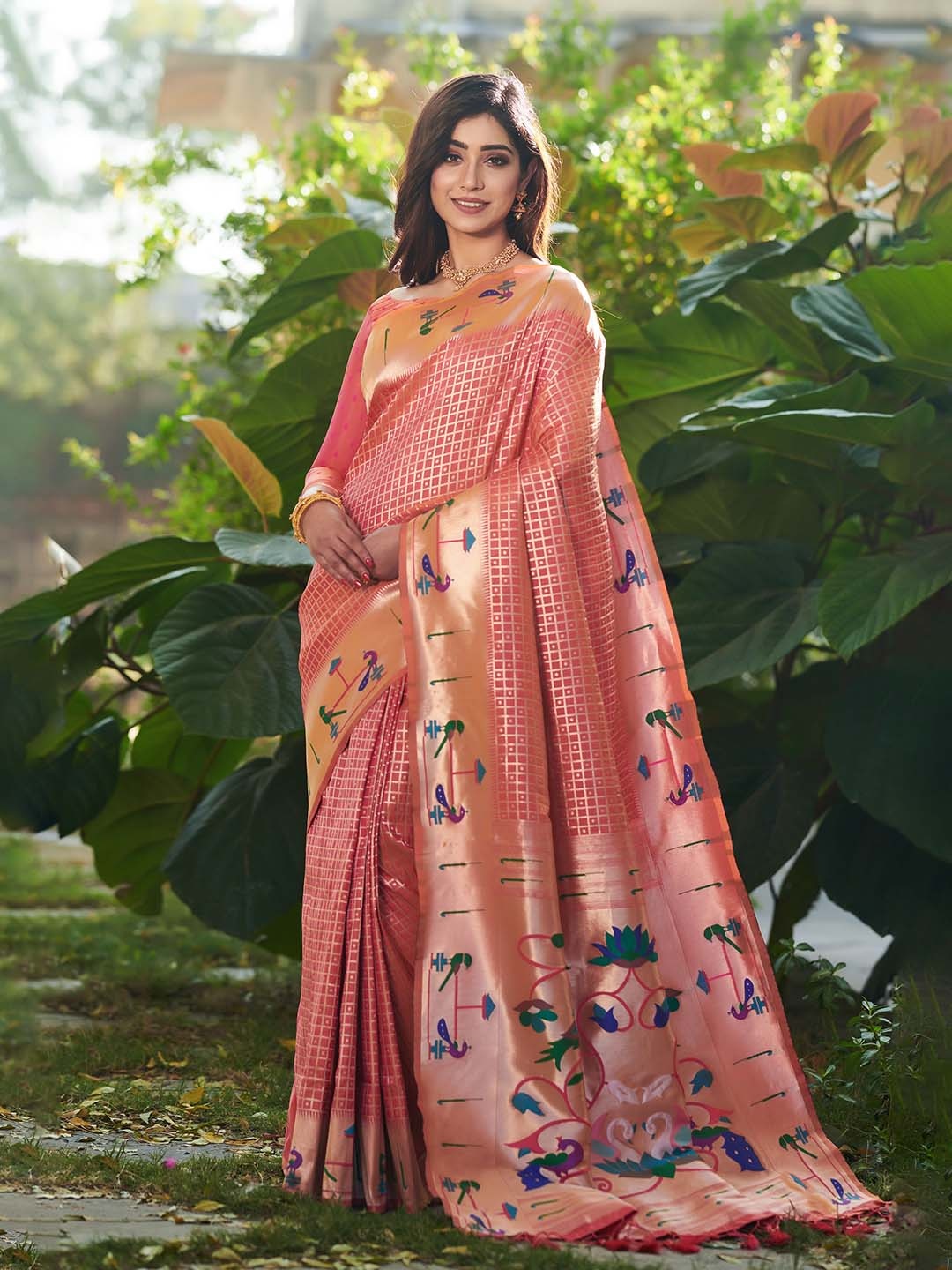 

VISHNU WEAVES Checked Woven Design Zari Pure Silk Paithani Saree, Peach